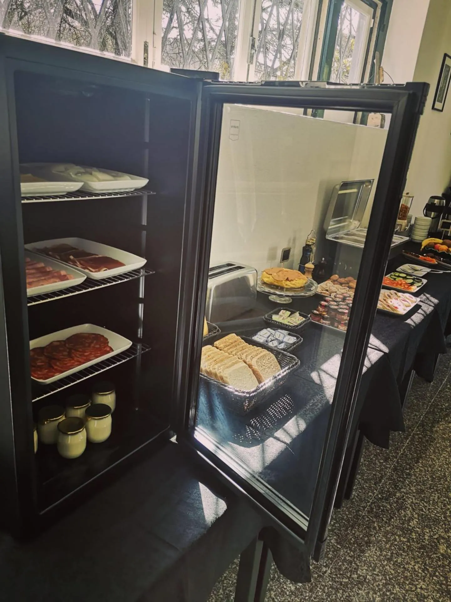 Buffet breakfast in Villa Aedan Sintra