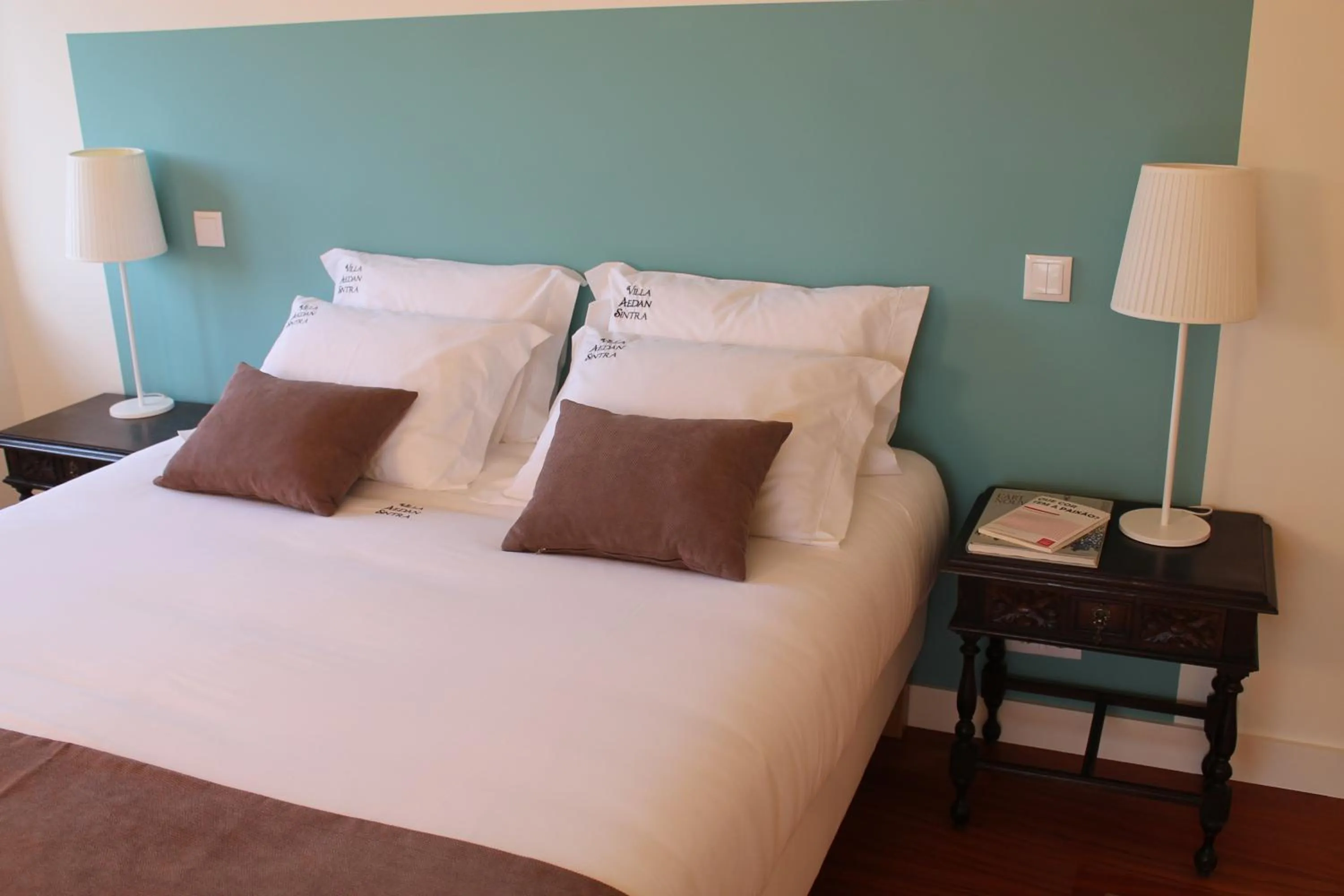 Bedroom, Bed in Villa Aedan Sintra