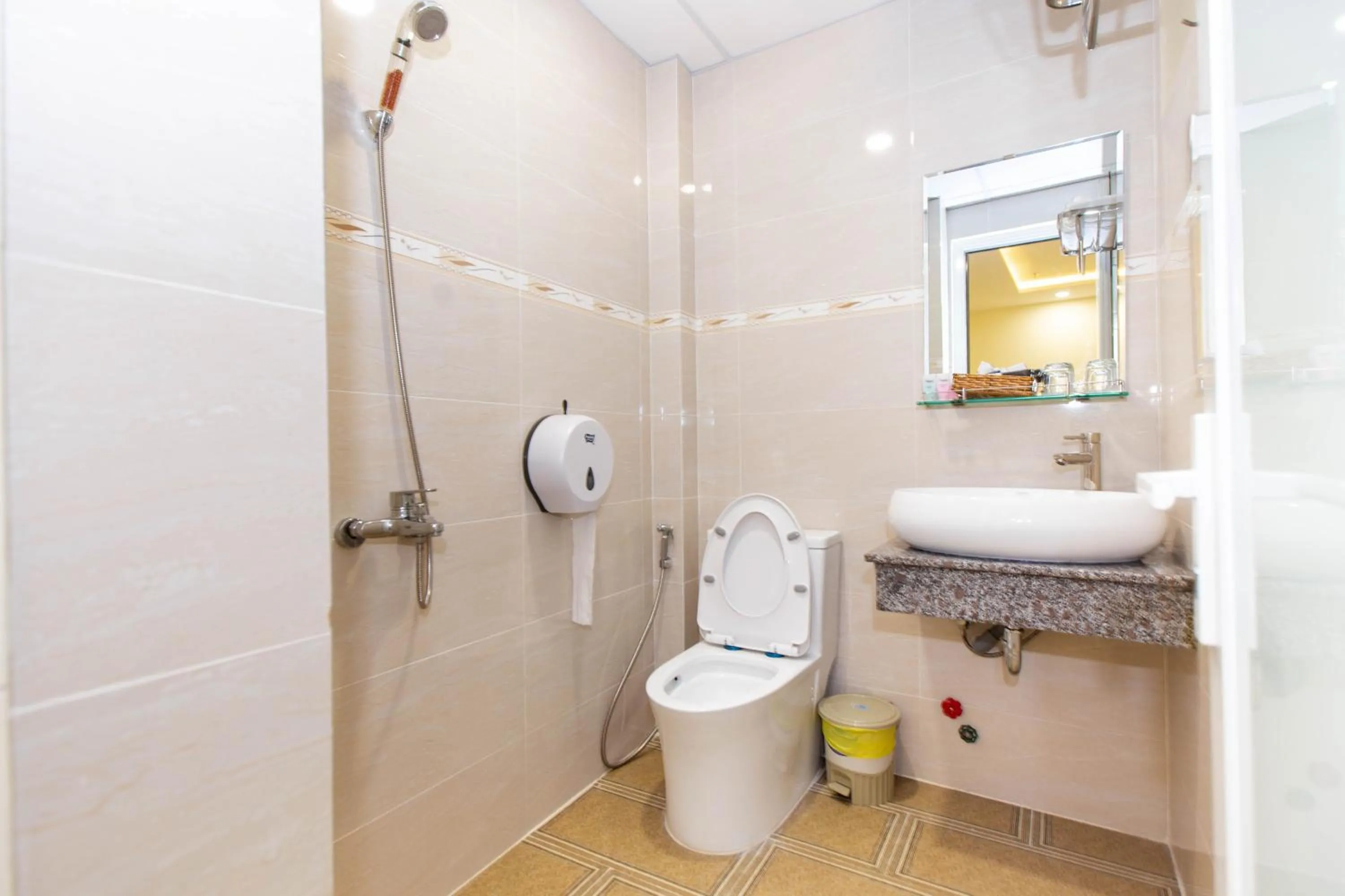 Shower in Dong Do Airport Hotel