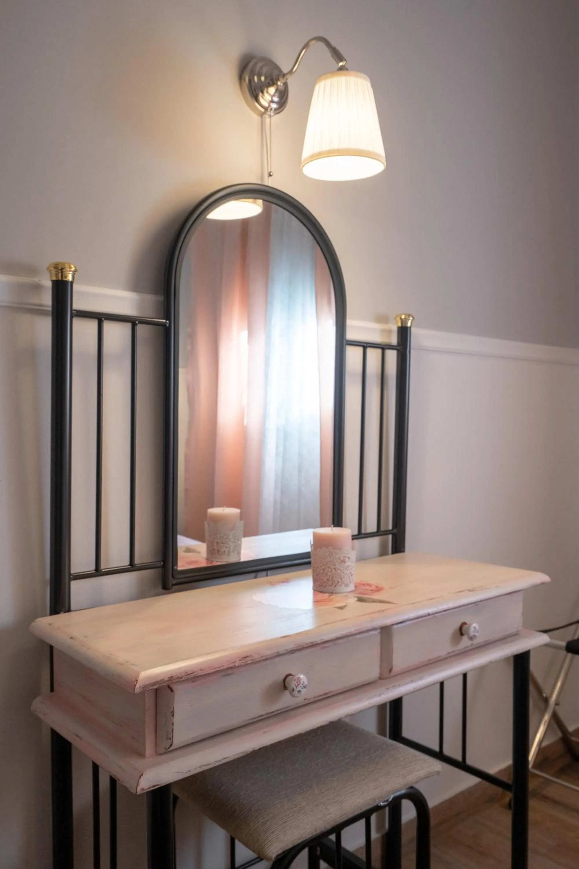 Bedroom in Olympia's Apartments by Traser