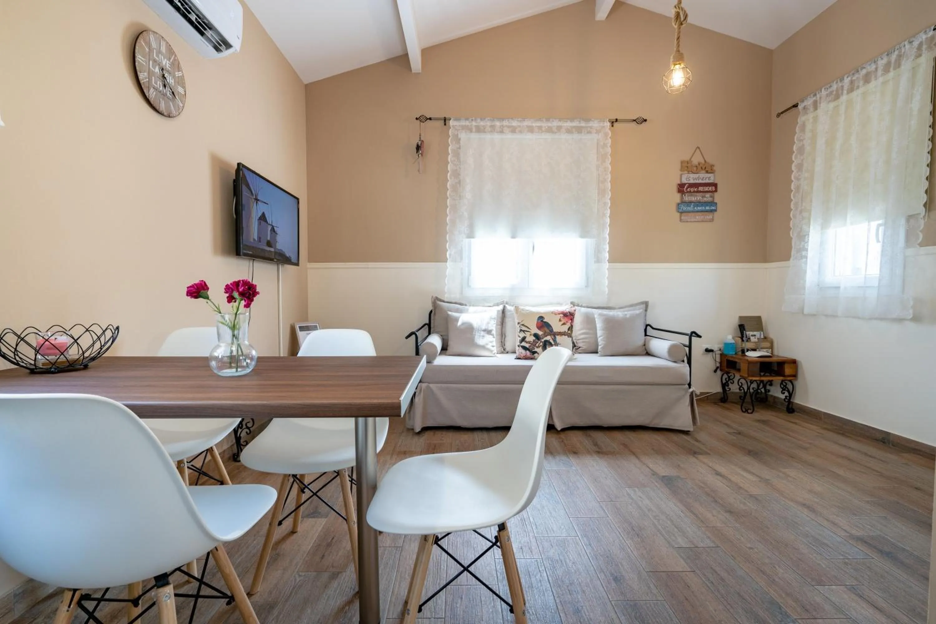 Living room in Olympia's Apartments by Traser