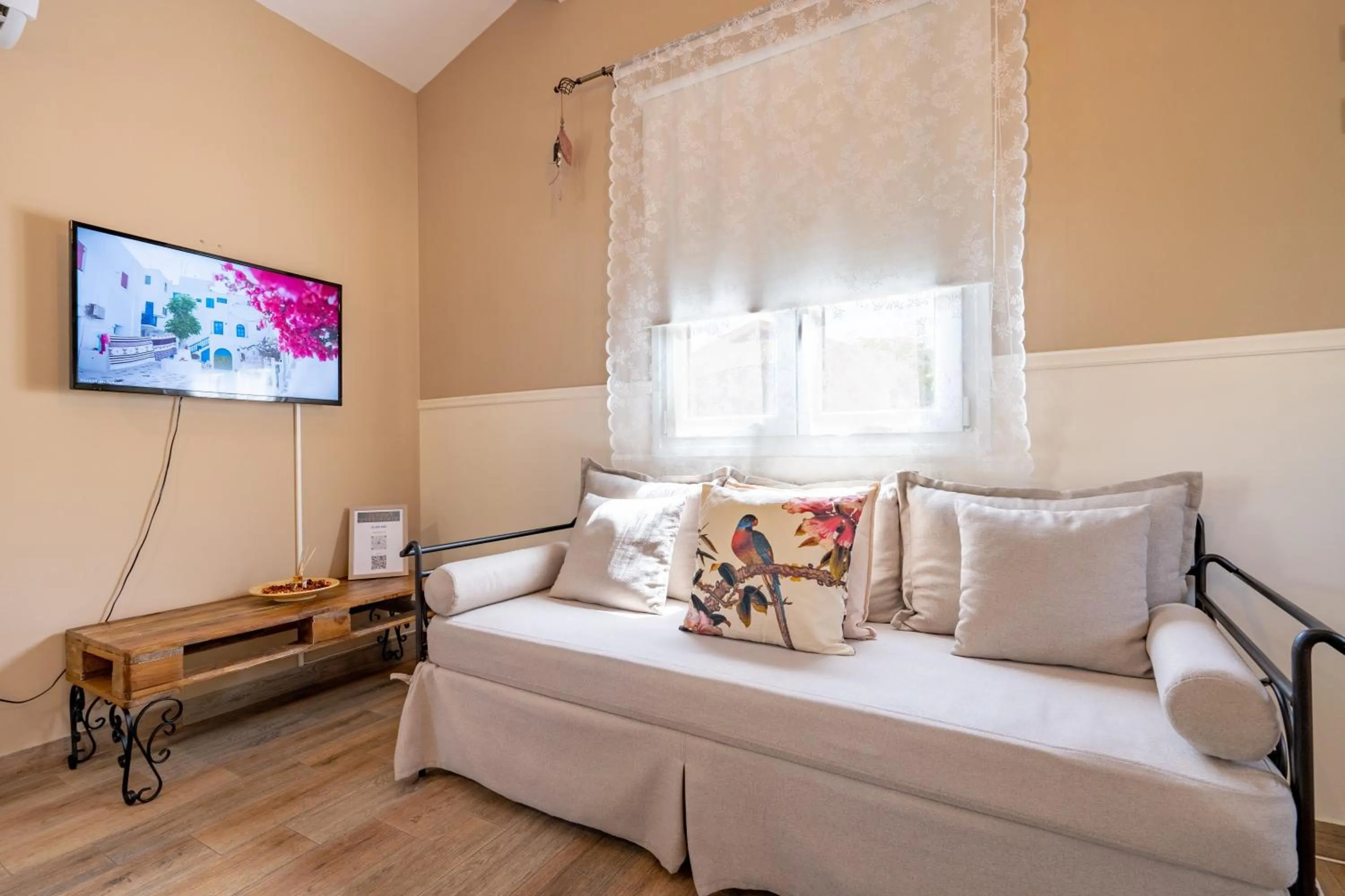 Living room, Bed in Olympia's Apartments by Traser