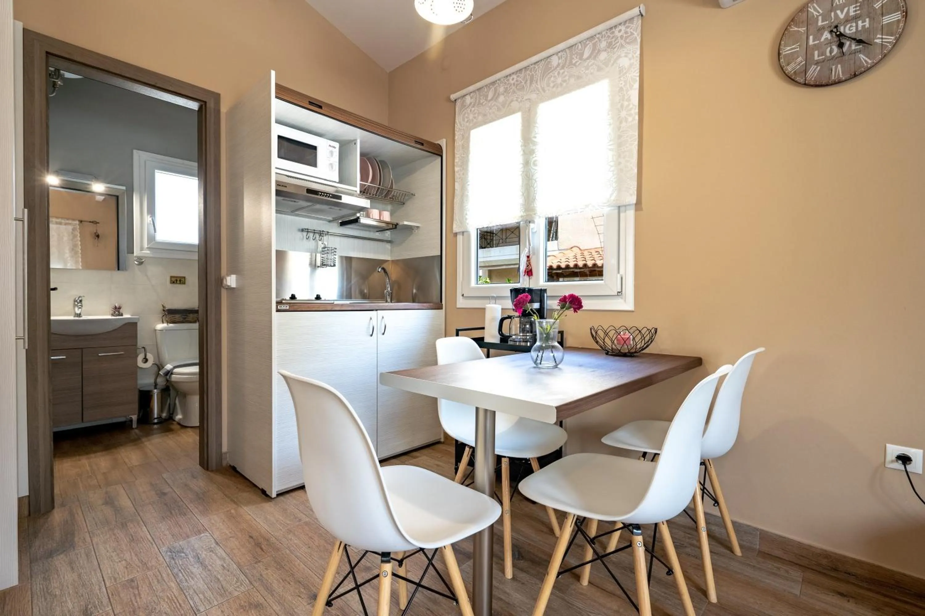 Kitchen or kitchenette in Olympia's Apartments by Traser