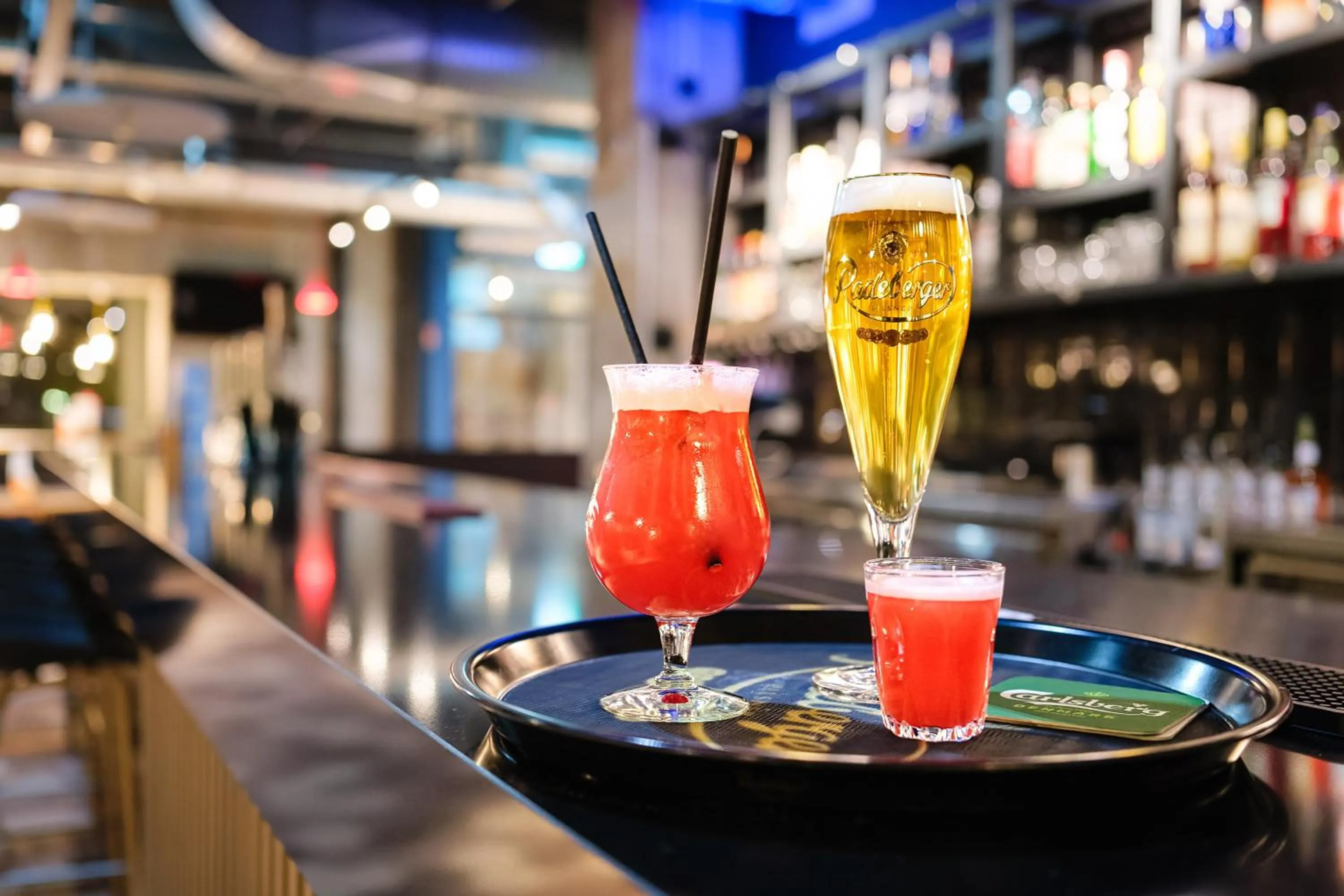 Lounge or bar in Holiday Inn Express Dresden Zentrum by IHG