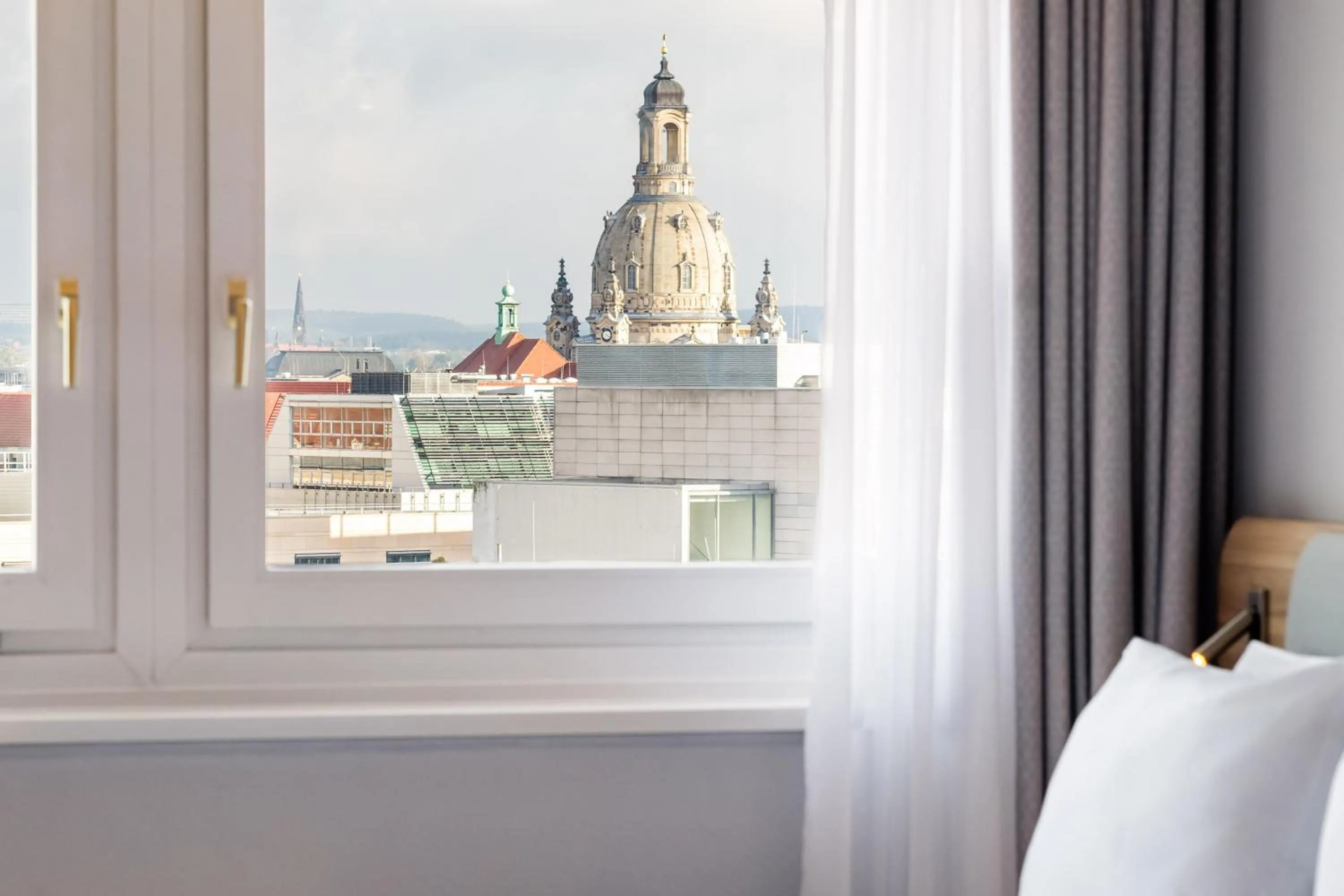 Photo of the whole room, Bed in Holiday Inn Express Dresden Zentrum by IHG