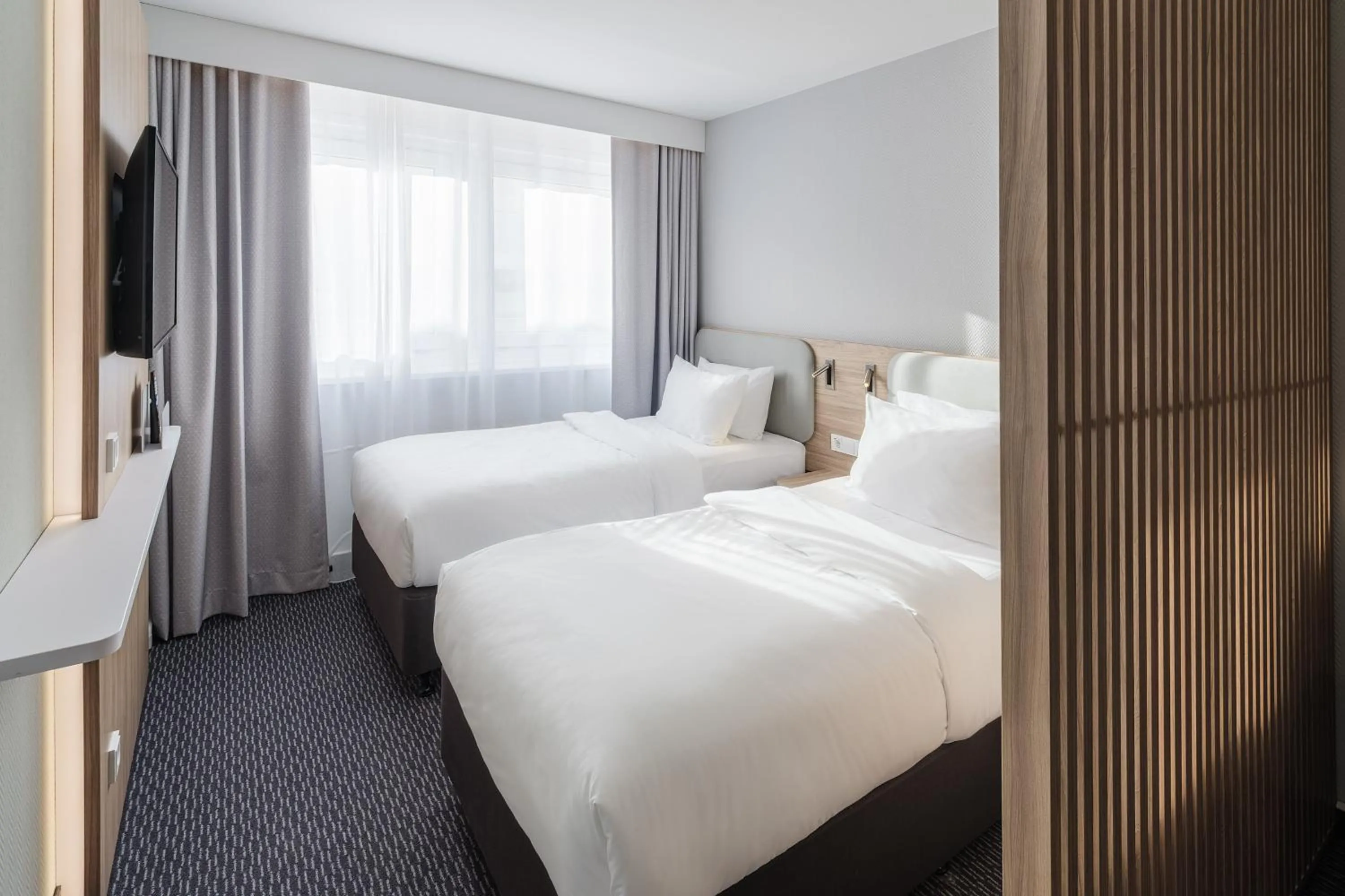 Photo of the whole room, Bed in Holiday Inn Express Dresden Zentrum by IHG