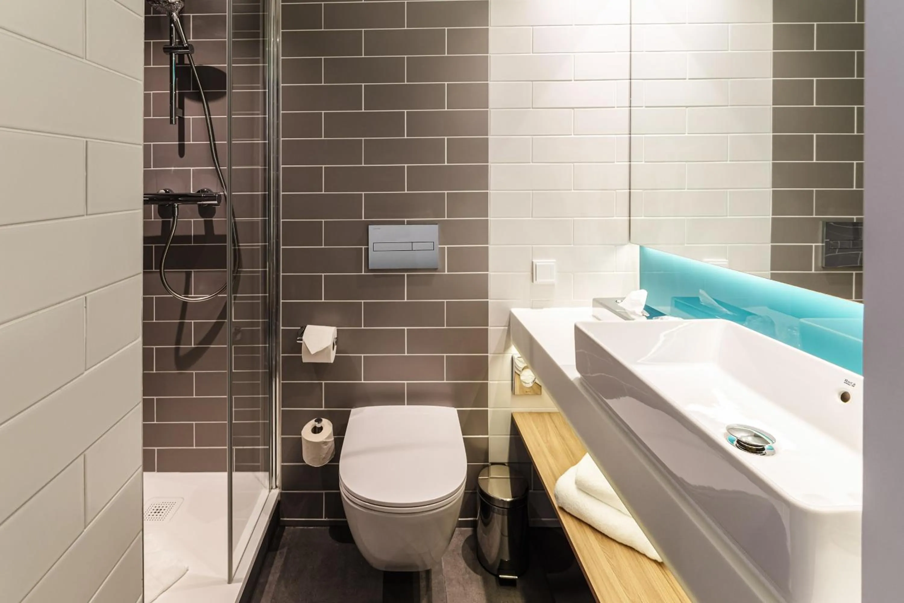 Bathroom in Holiday Inn Express Dresden Zentrum by IHG