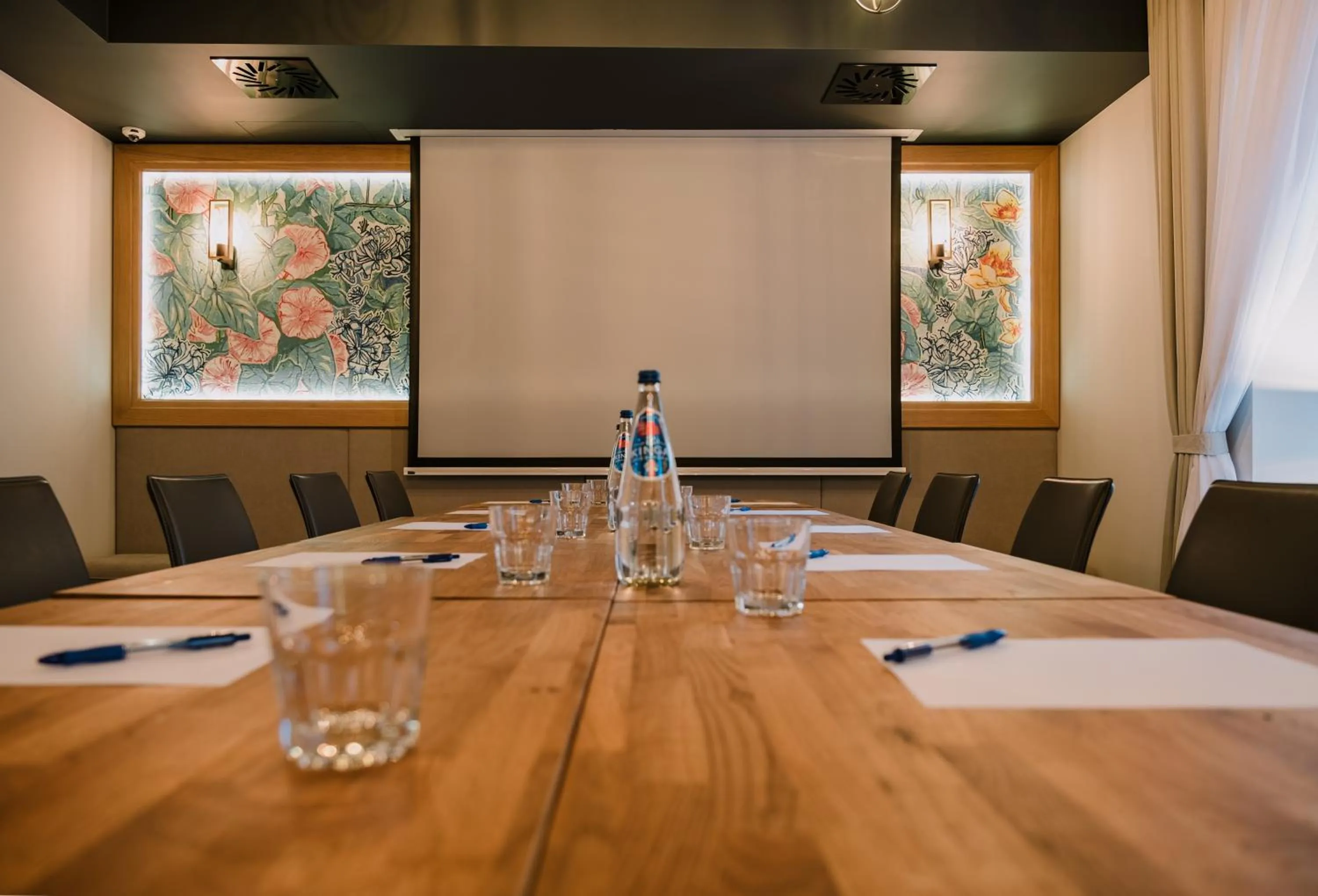 Restaurant/places to eat in DReAM Boutique Residence