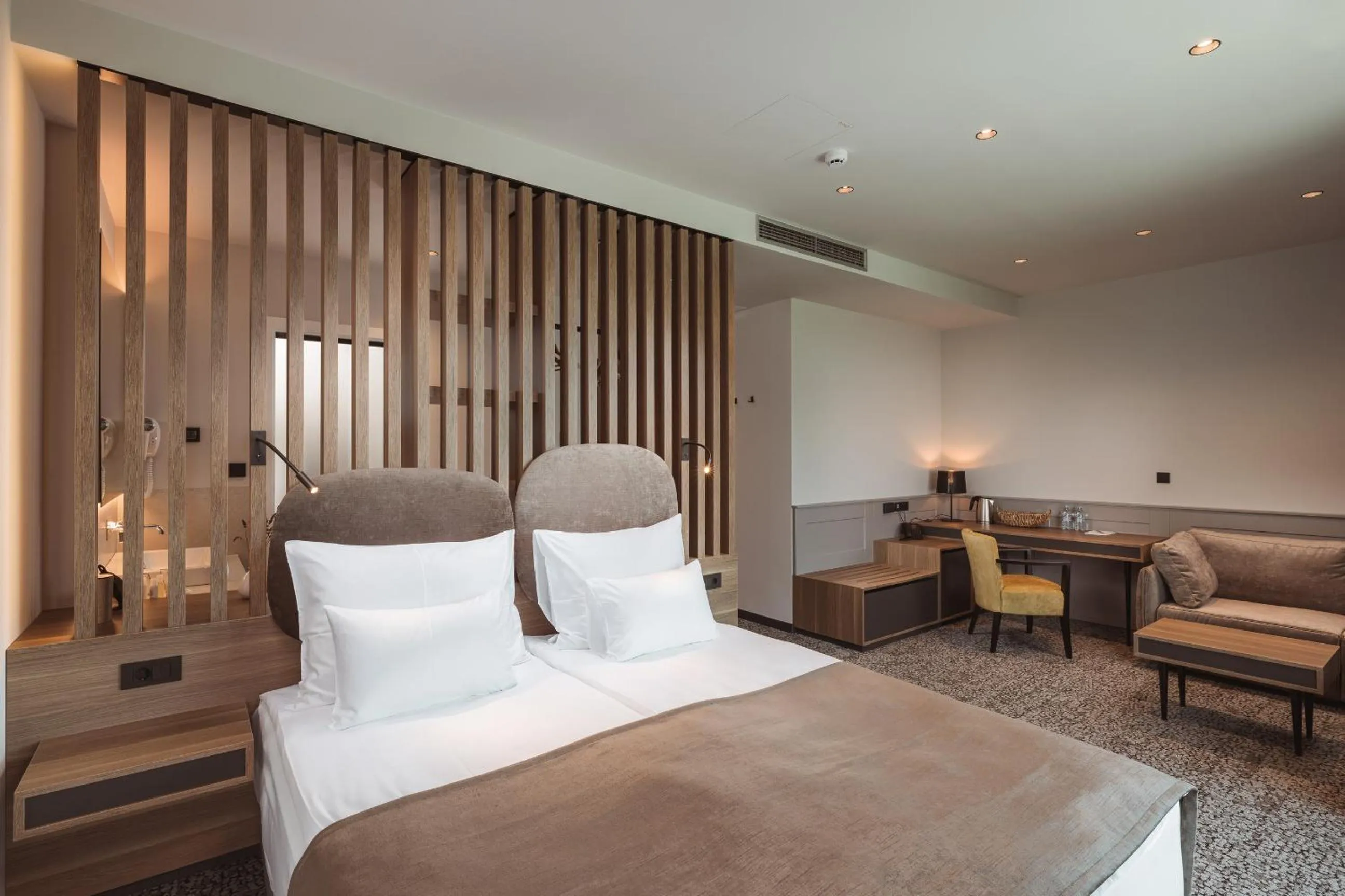 Other, Bed in Hotel Grof