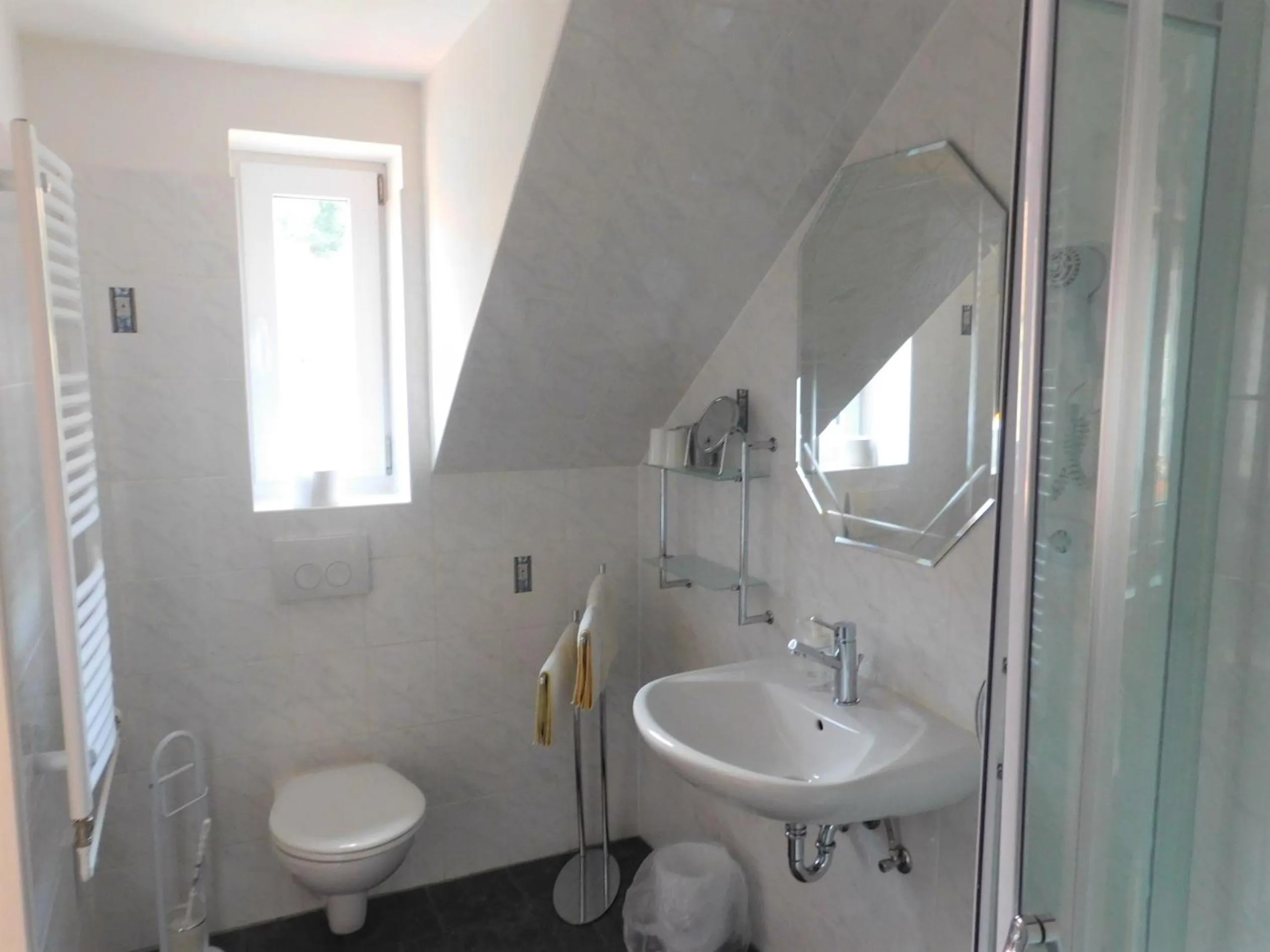 Bathroom in Hotel Pension am Kurmittelhaus