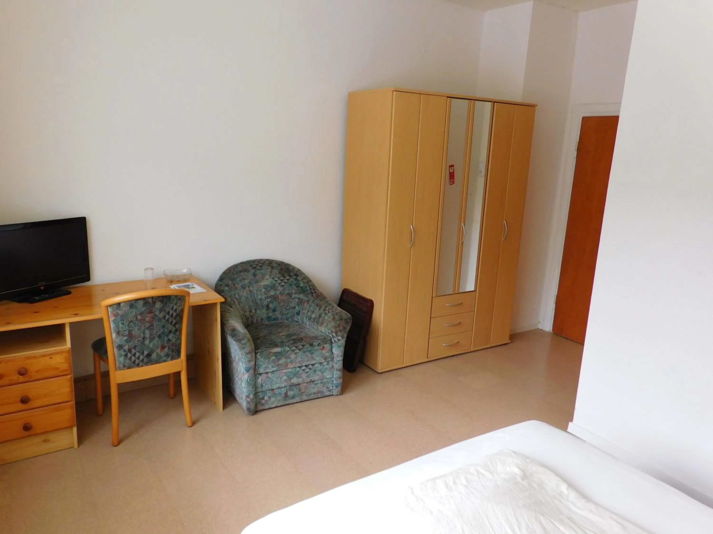 Photo of the whole room, Bed in Hotel Pension am Kurmittelhaus