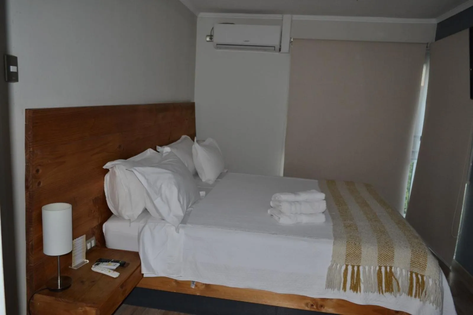 Photo of the whole room, Bed in De Triana Hotel