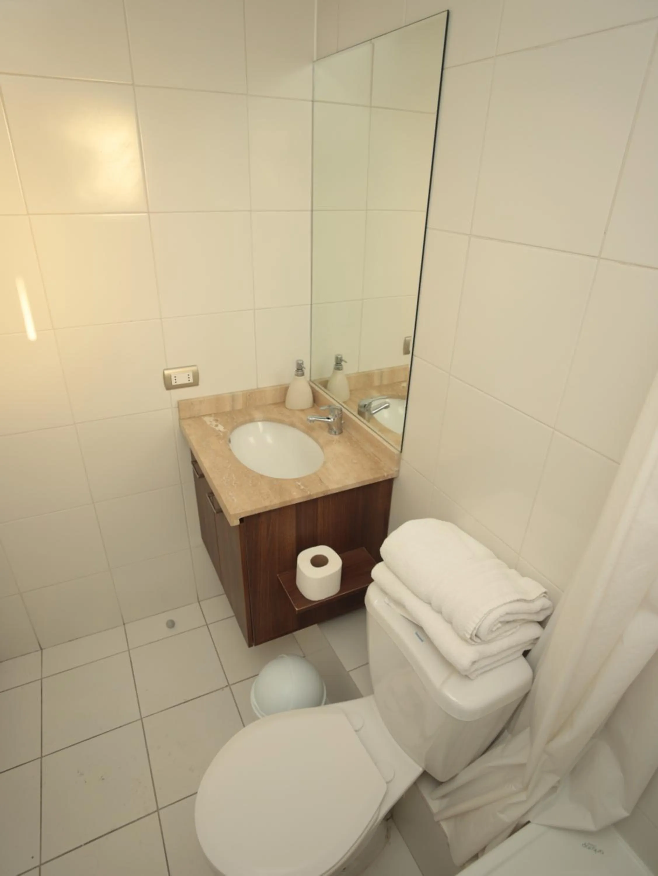 Bathroom in De Triana Hotel