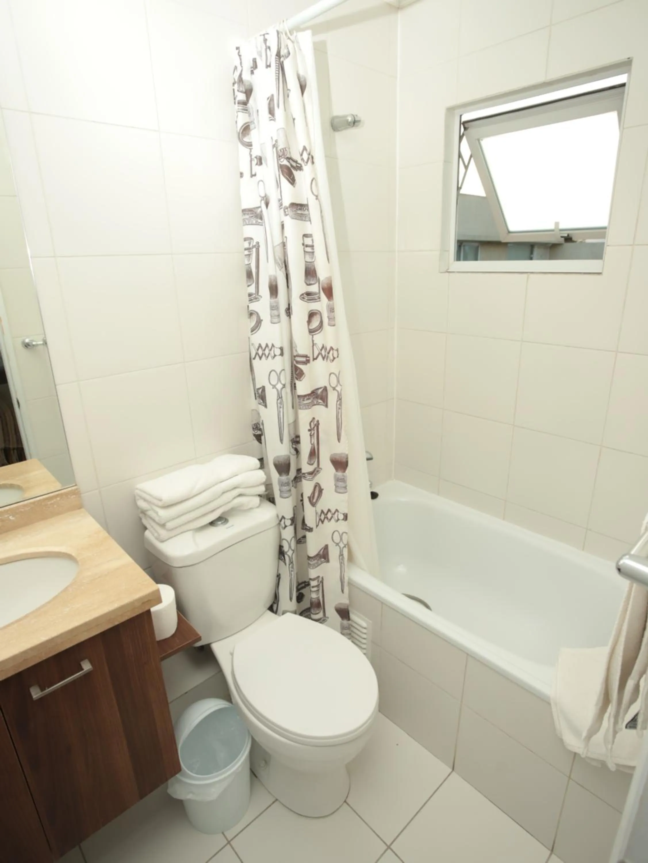 Bathroom in De Triana Hotel