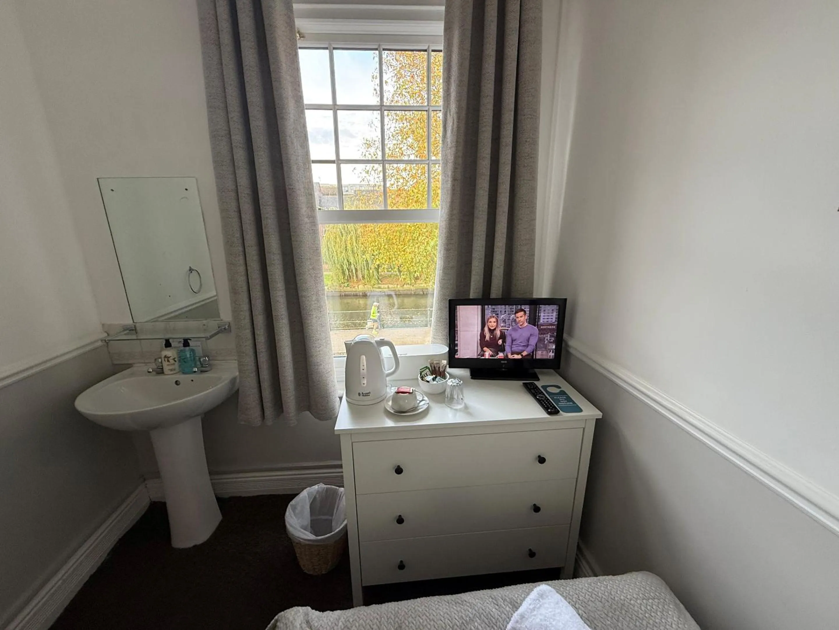 Bedroom in Central Hotel