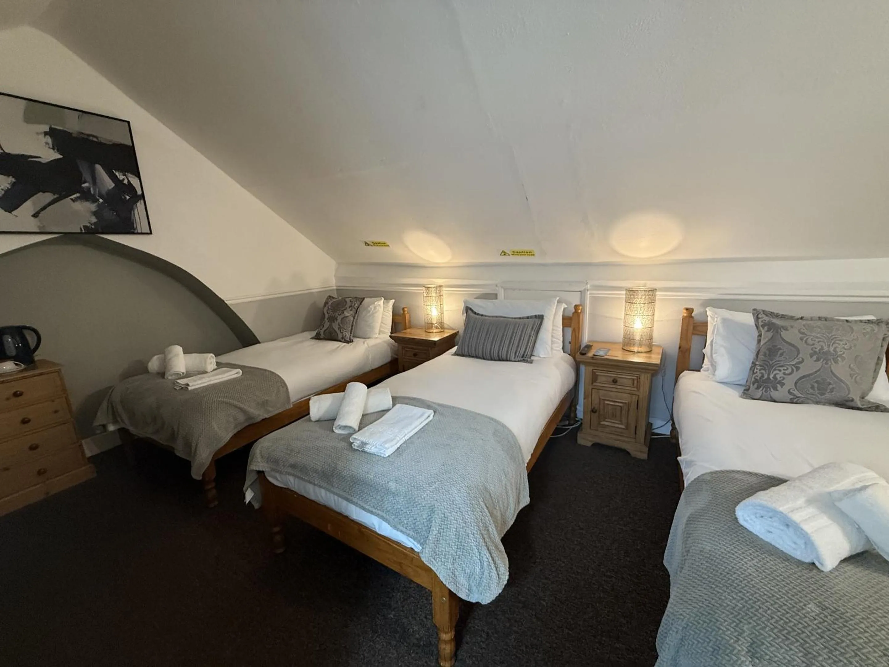 Bedroom, Bed in Central Hotel