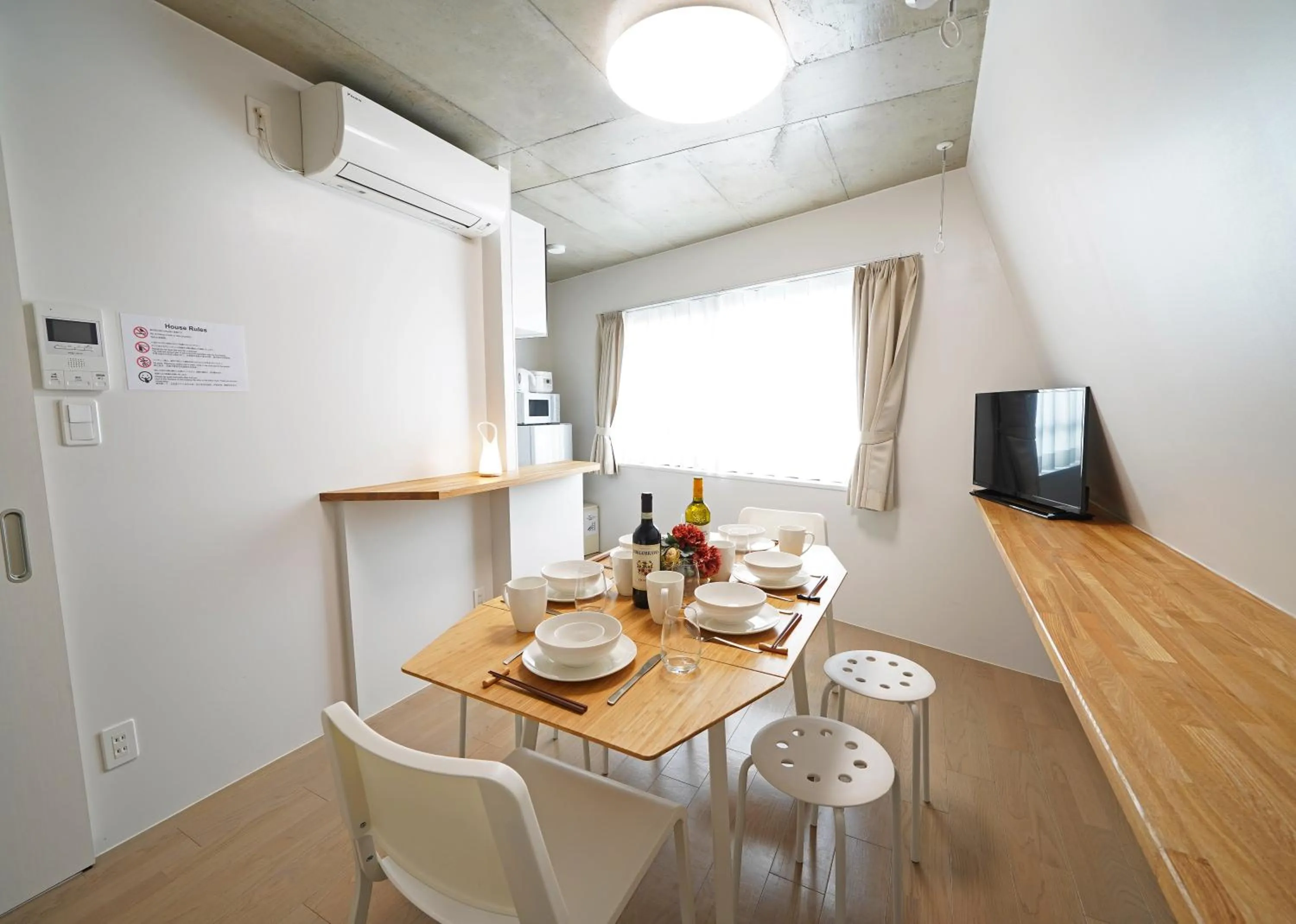 TV and multimedia in Laffitte Tokyo WEST