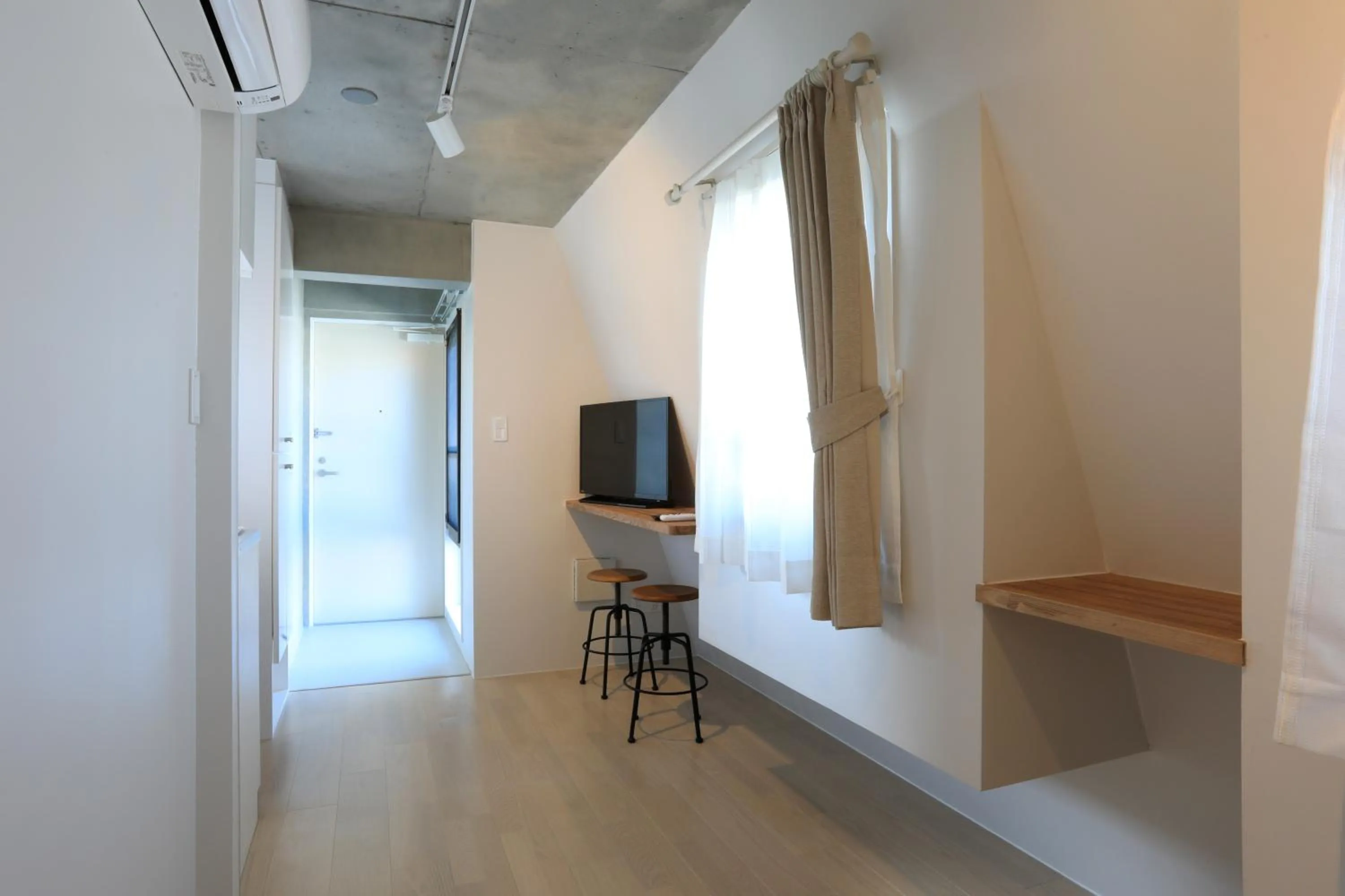 TV and multimedia in Laffitte Tokyo WEST