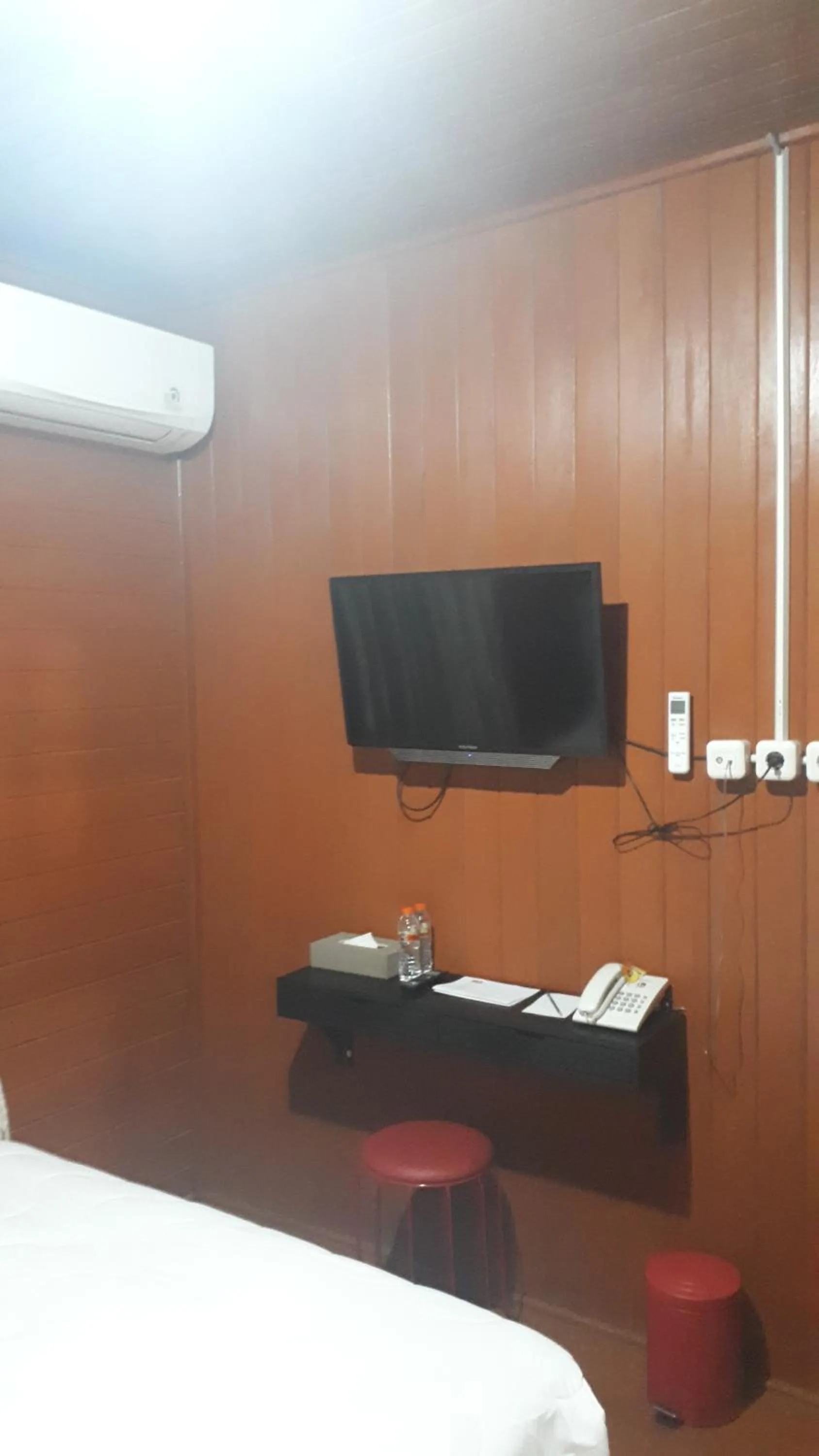 Bed in GRANADA INN PALU