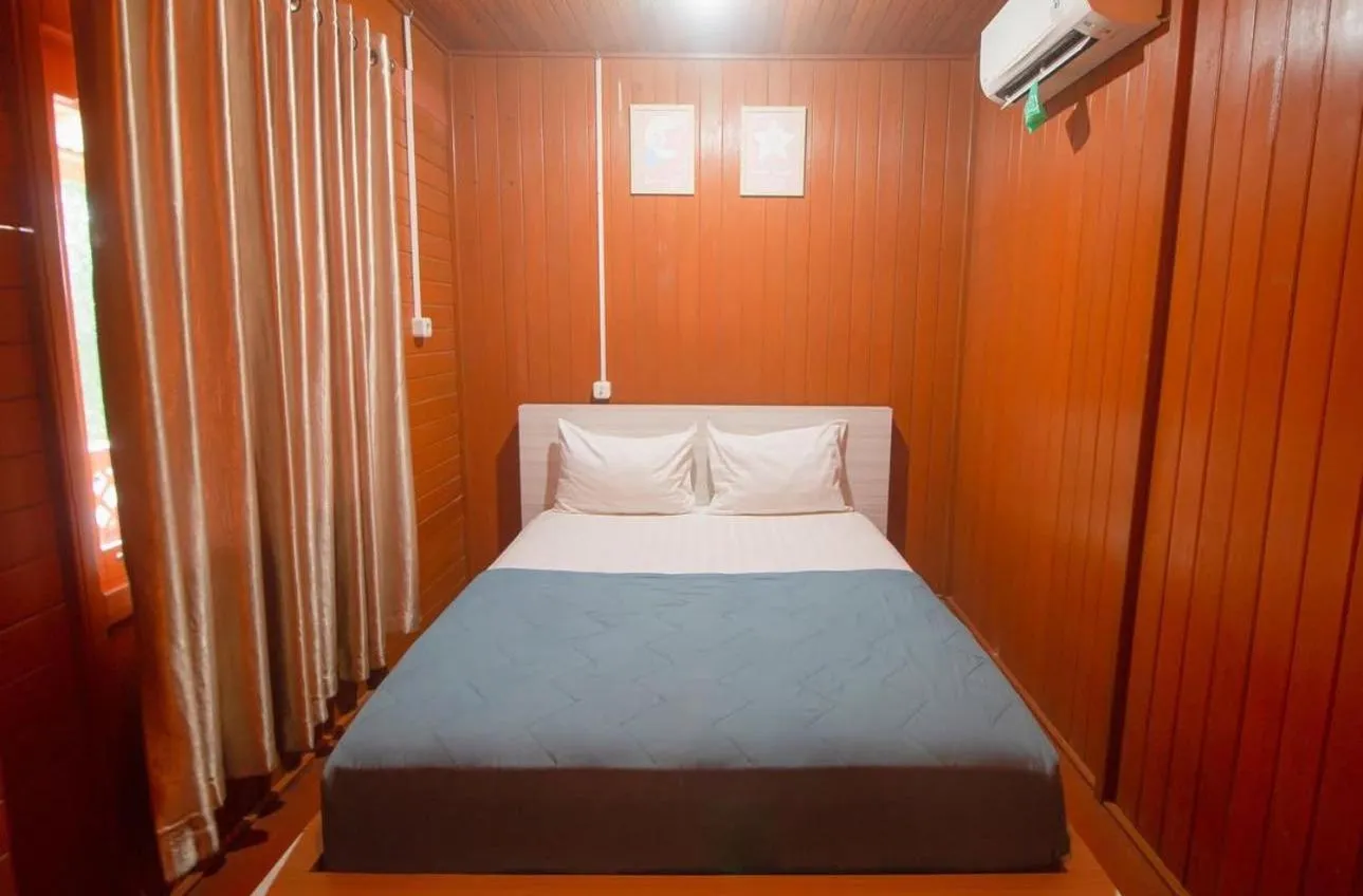 Bed in GRANADA INN PALU