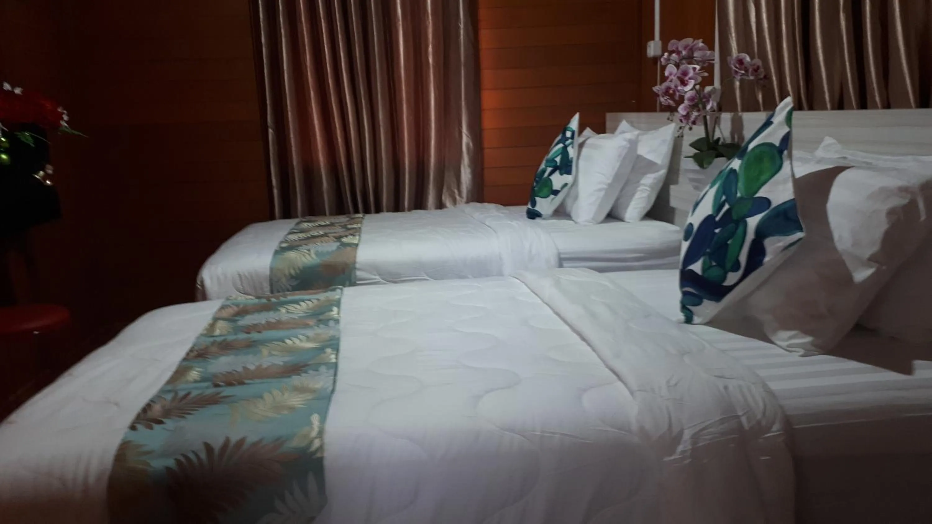 Bed in GRANADA INN PALU