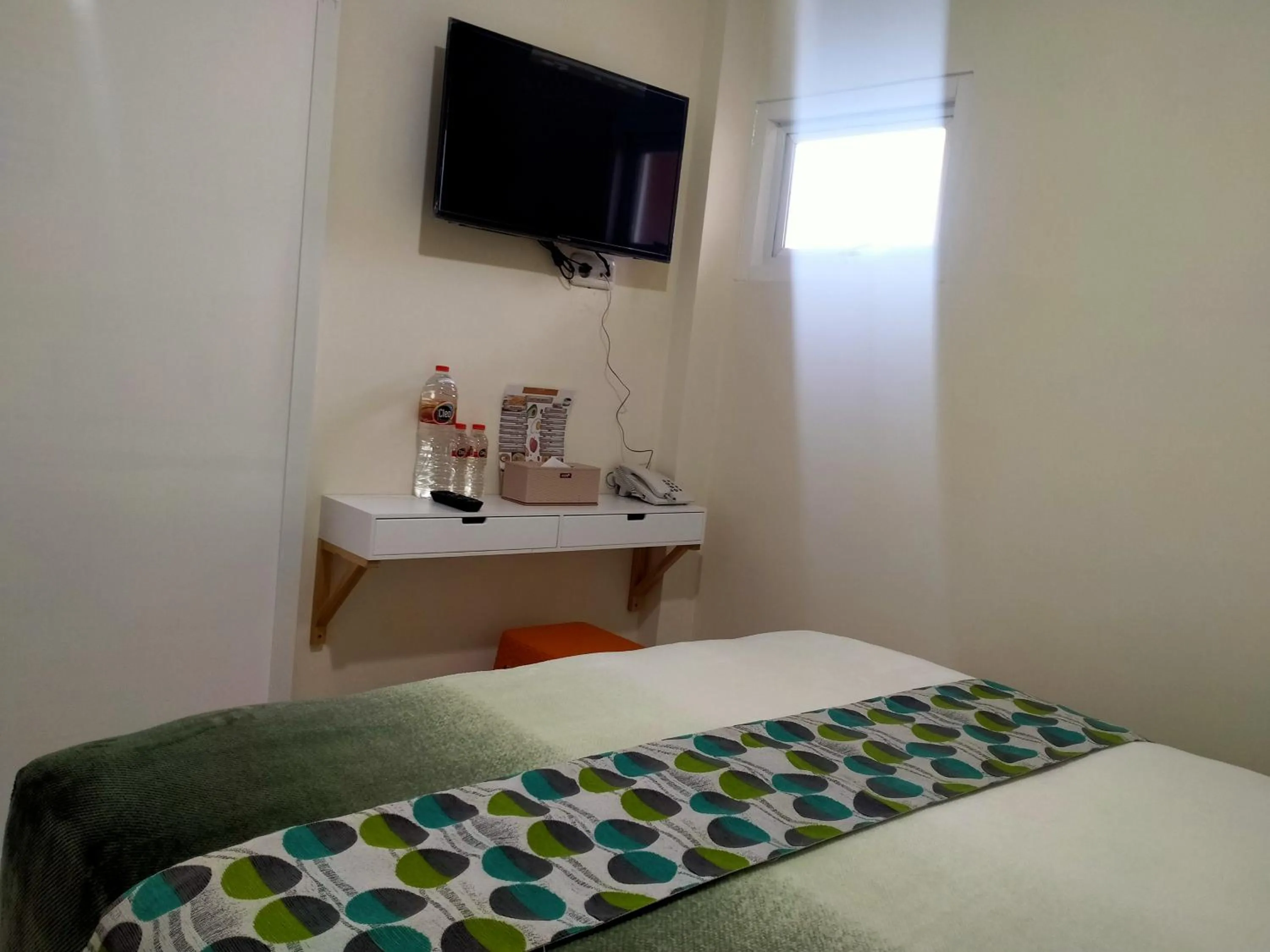 Bed in GRANADA INN PALU