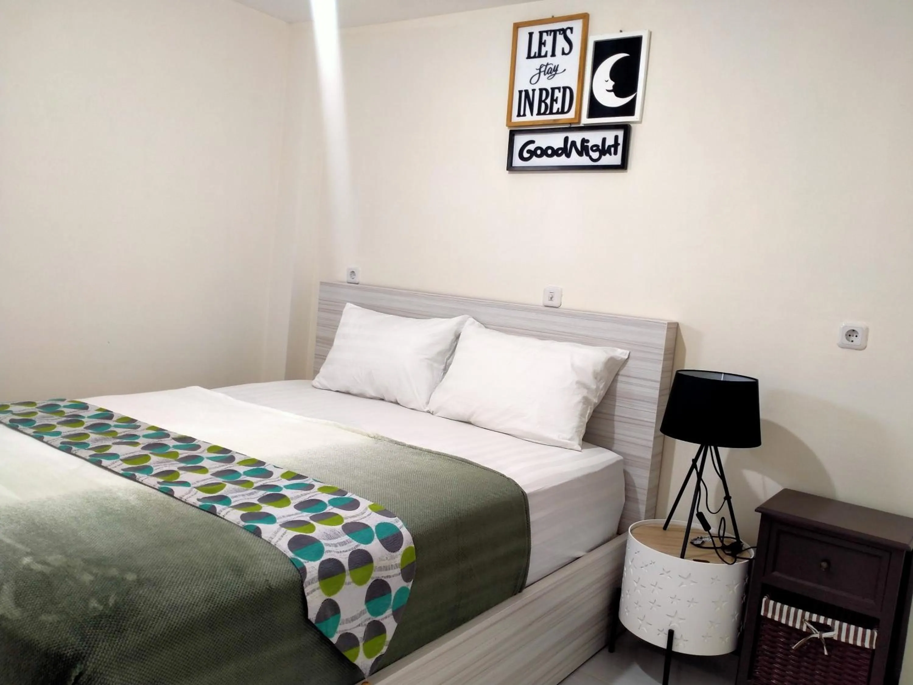 Bed in GRANADA INN PALU