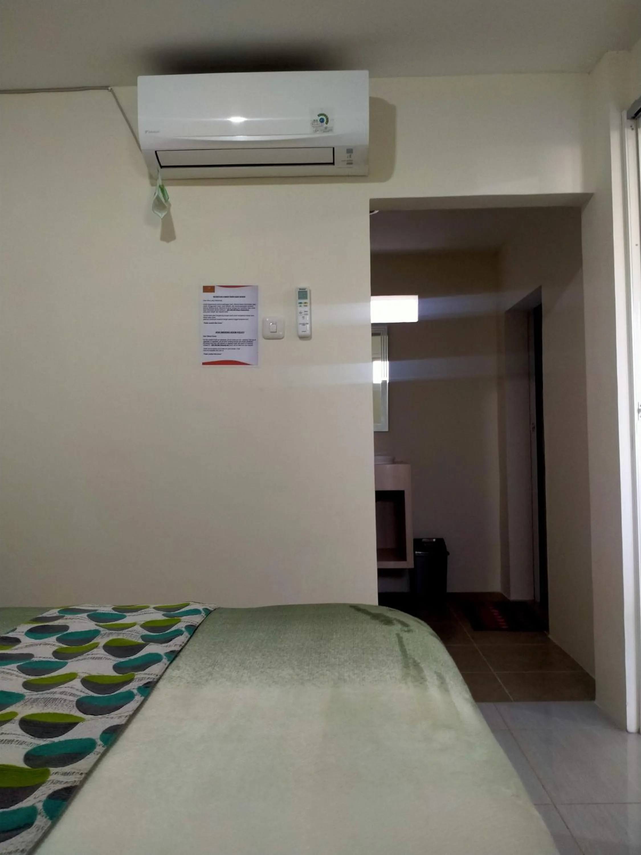 Bed in GRANADA INN PALU