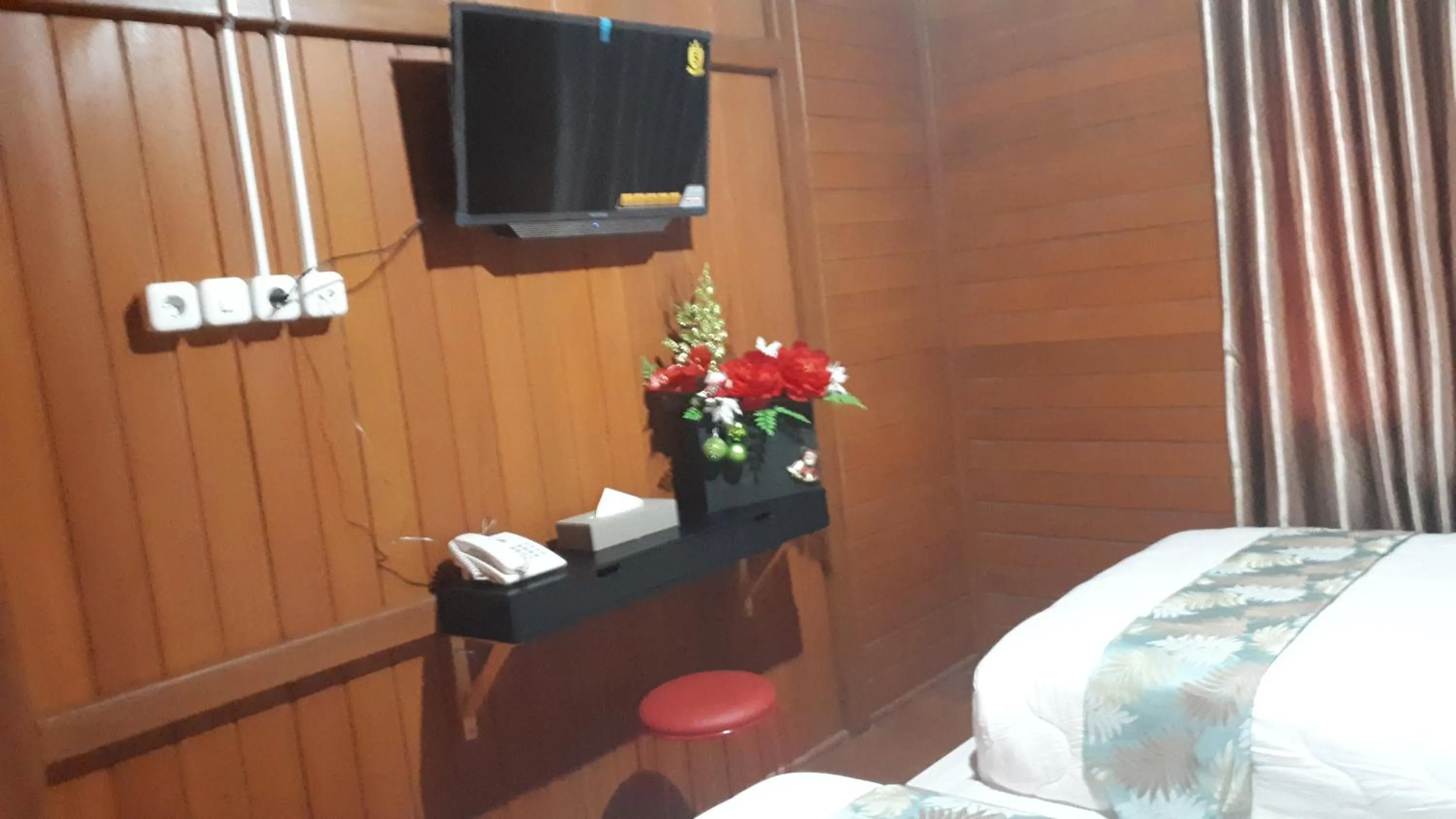 Bed in GRANADA INN PALU