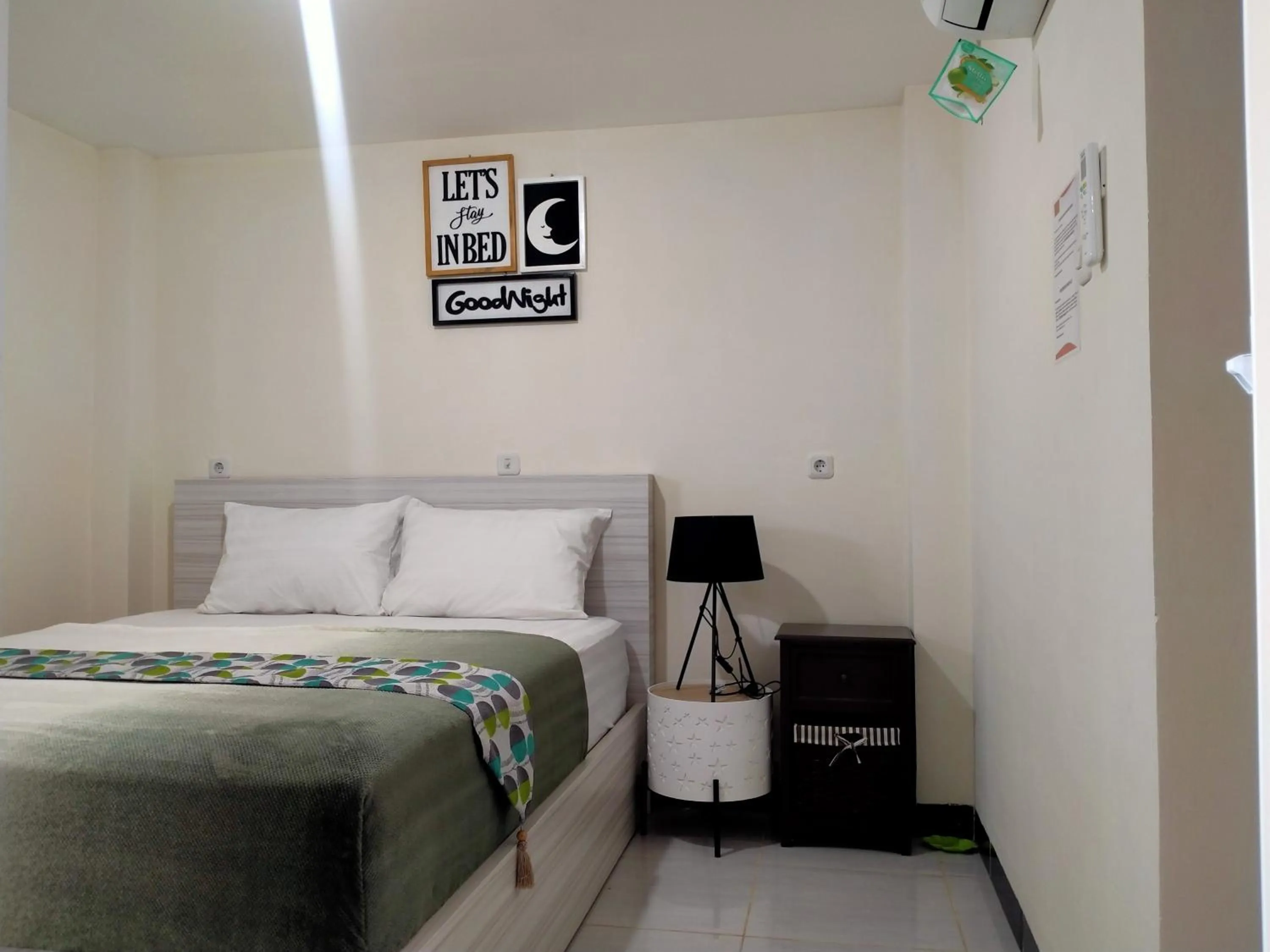 Bed in GRANADA INN PALU