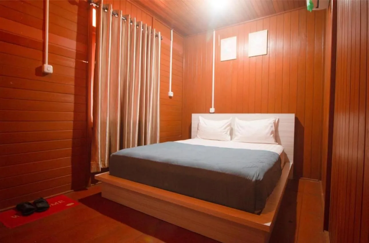 Bed in GRANADA INN PALU