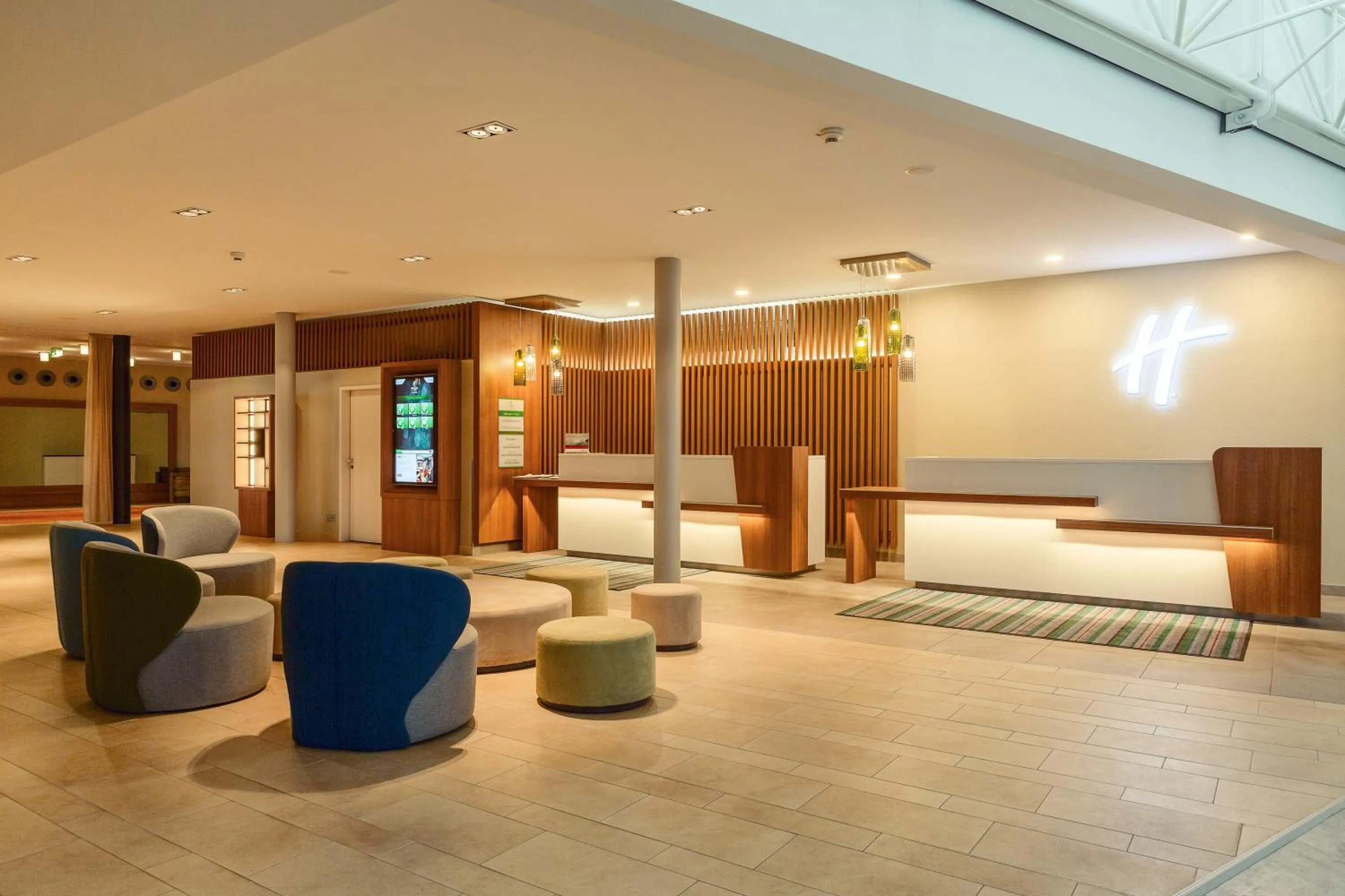 Lobby or reception in Holiday Inn Berlin Airport - Conference Centre by IHG
