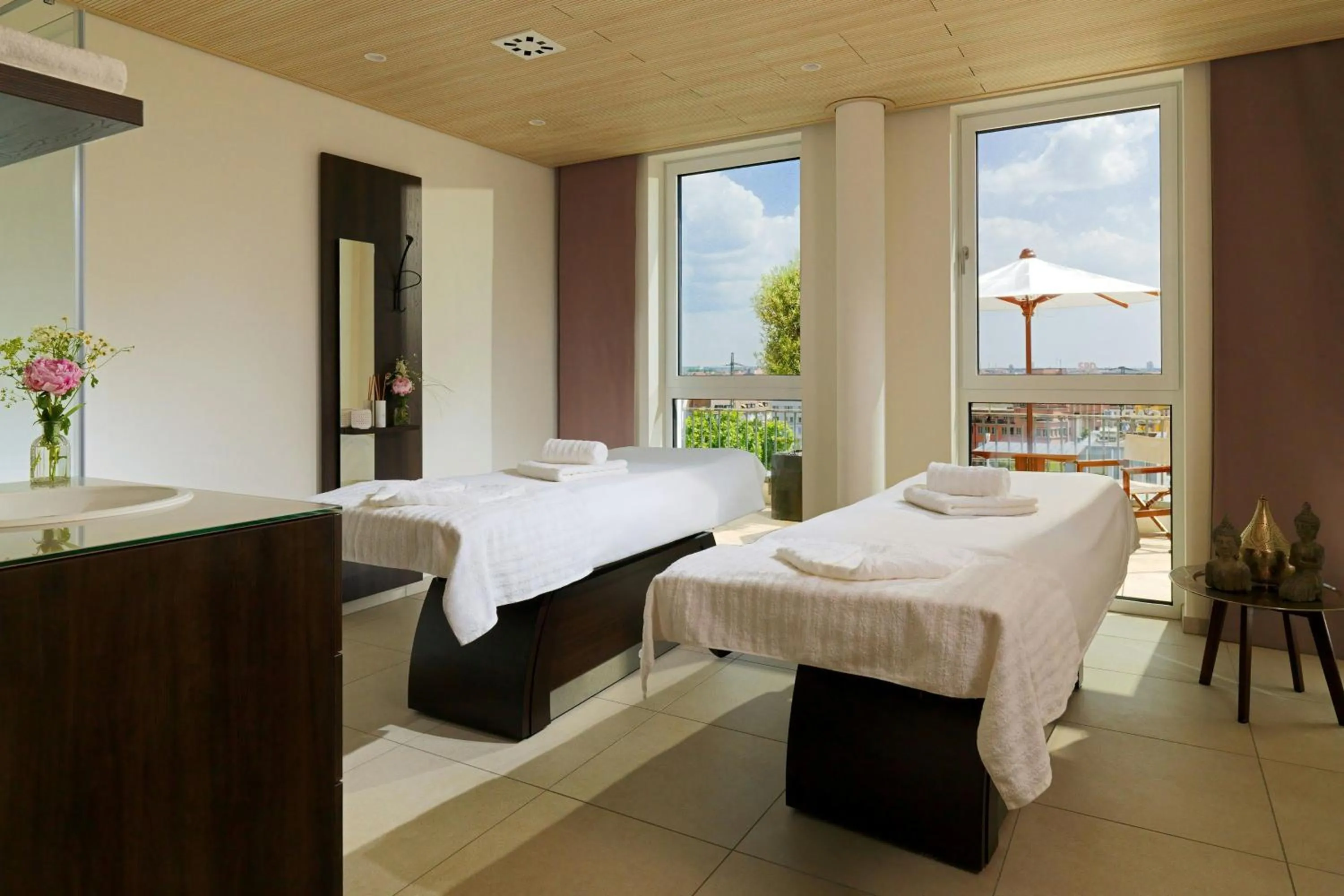 Spa and wellness centre/facilities, Bed in Sheraton Carlton Nuernberg