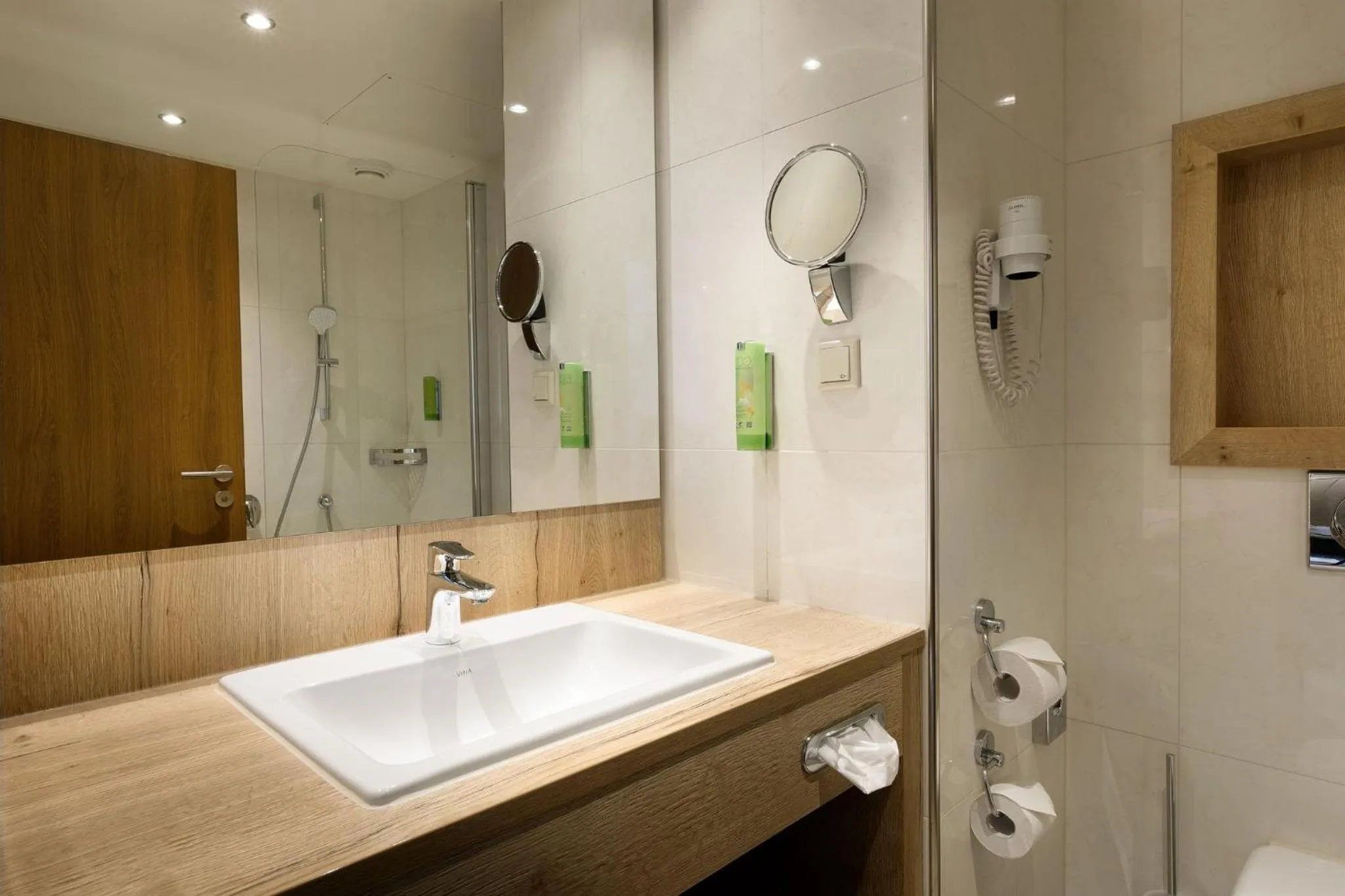 Photo of the whole room in Holiday Inn Nürnberg City Centre by IHG