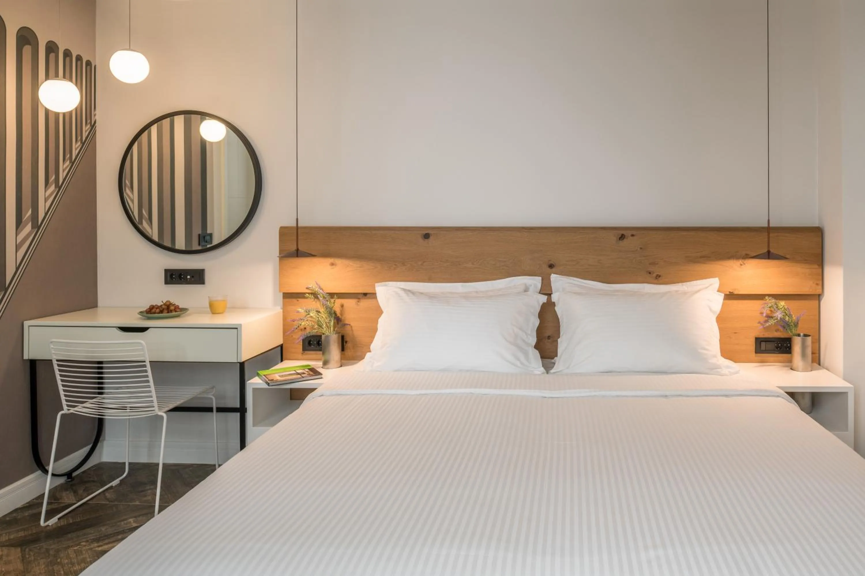 Photo of the whole room, Bed in Domus Ariadne