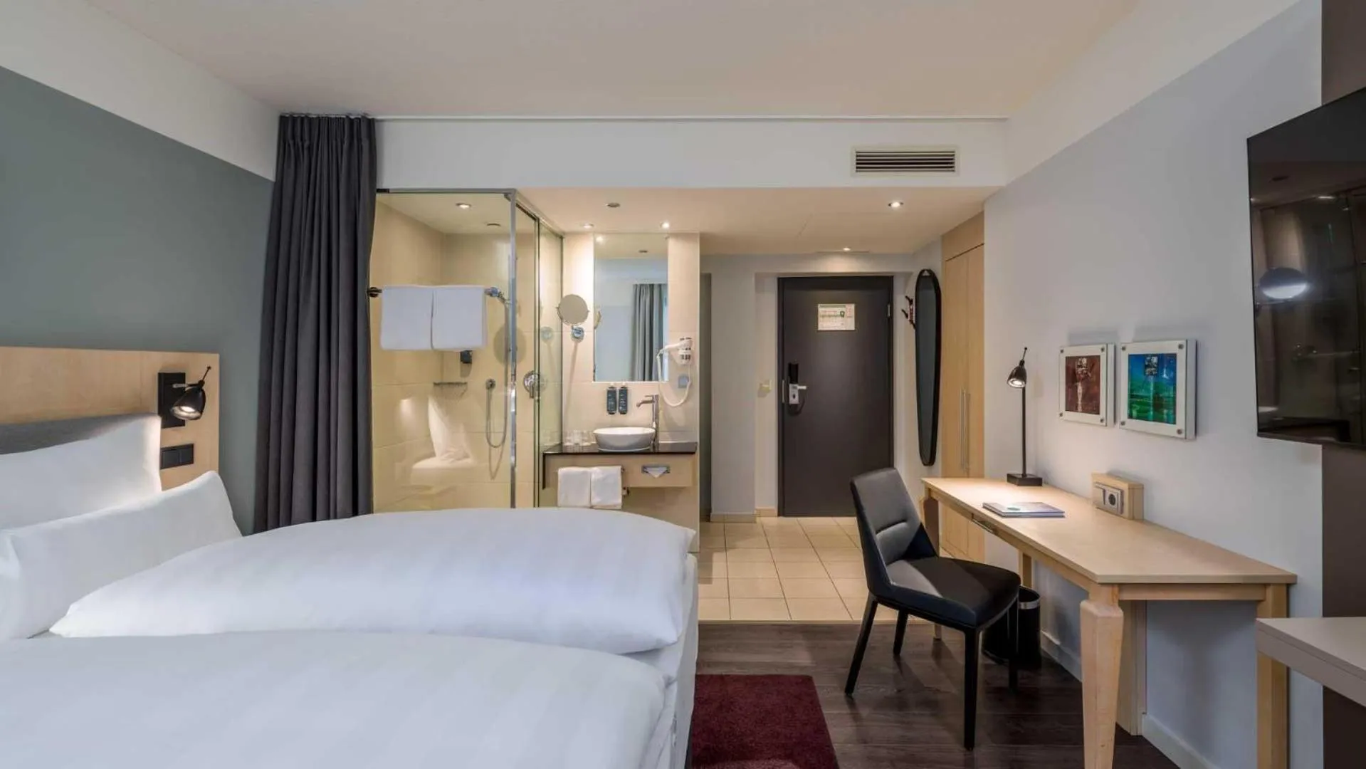 Photo of the whole room, Bed in Hotel Lyskirchen Köln