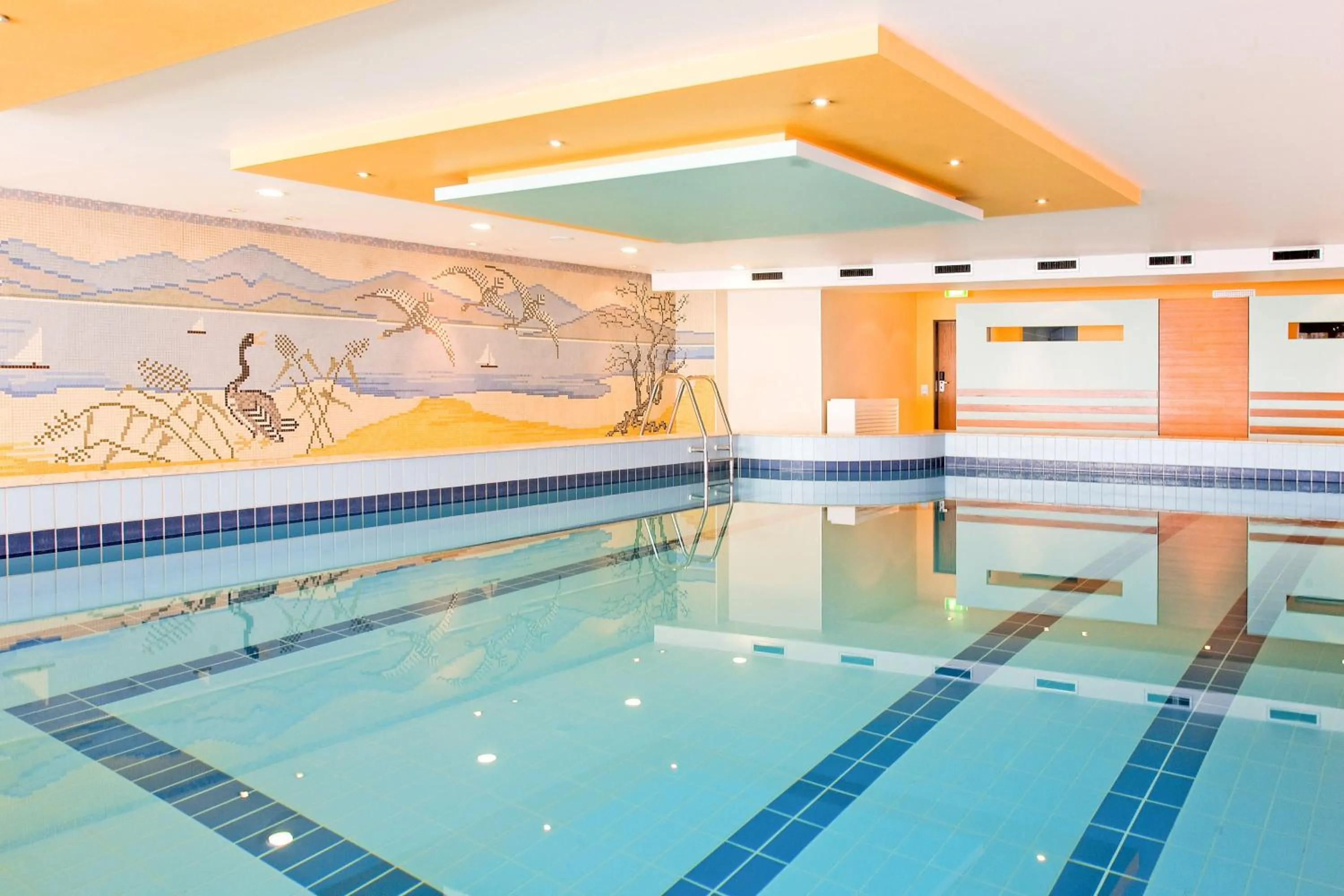 Swimming pool in Hotel Lyskirchen Köln