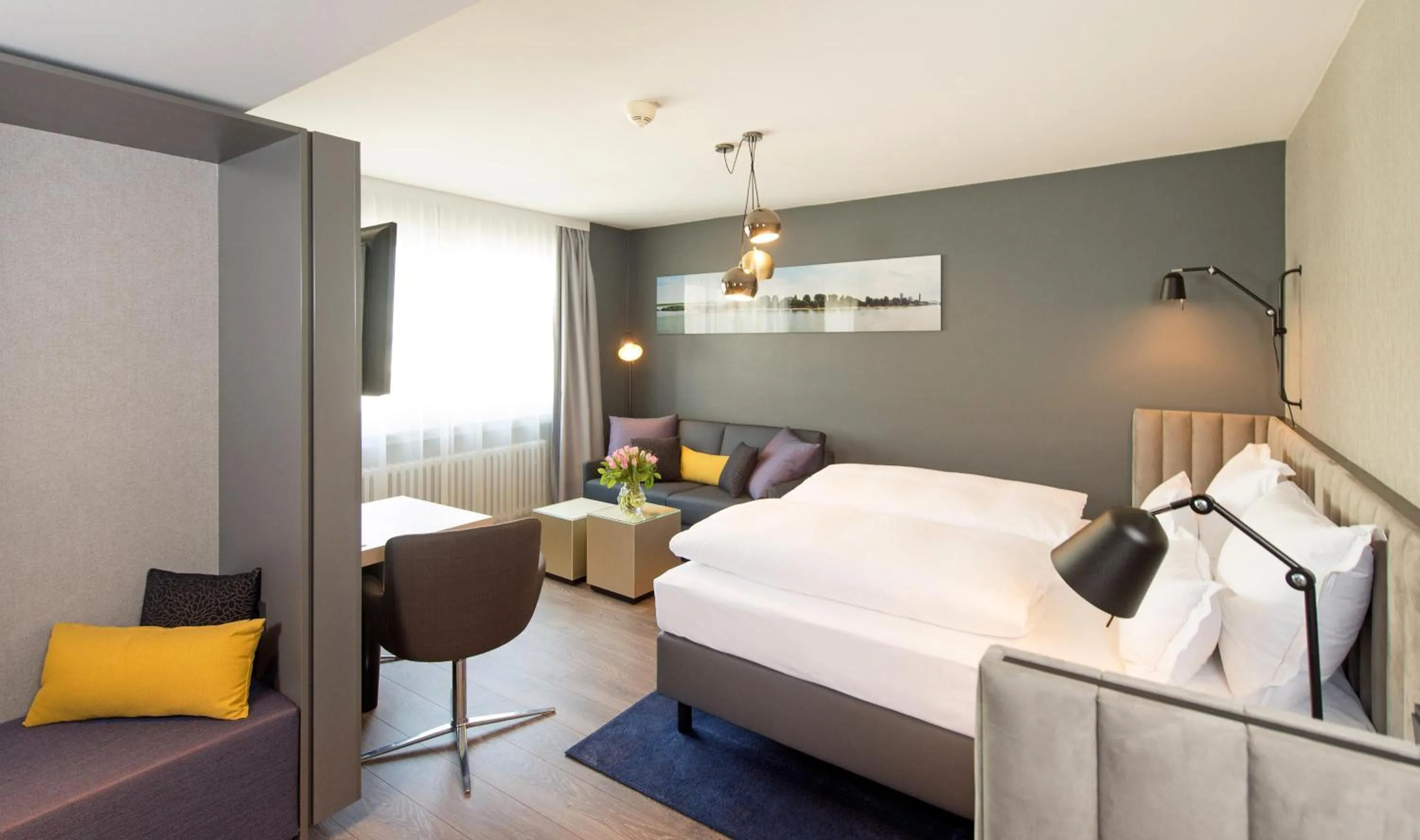 Shower, Bed in Hotel Lyskirchen Köln