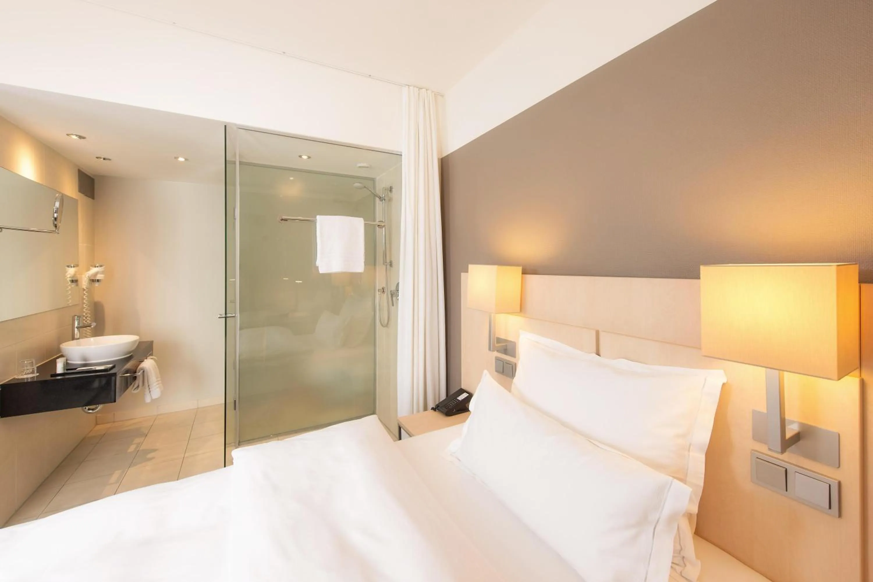 Photo of the whole room, Bed in Hotel Lyskirchen Köln