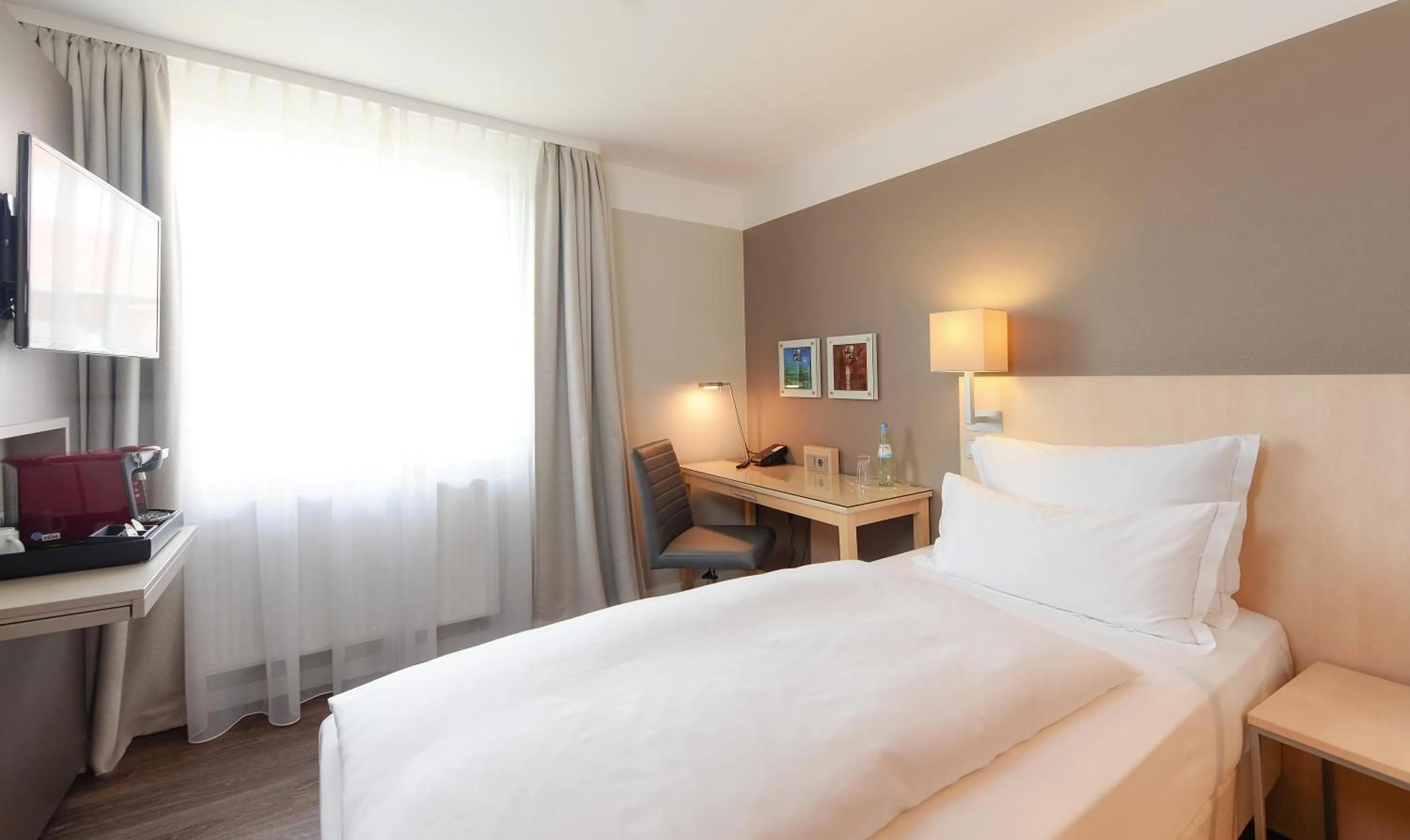 Photo of the whole room, Bed in Hotel Lyskirchen Köln