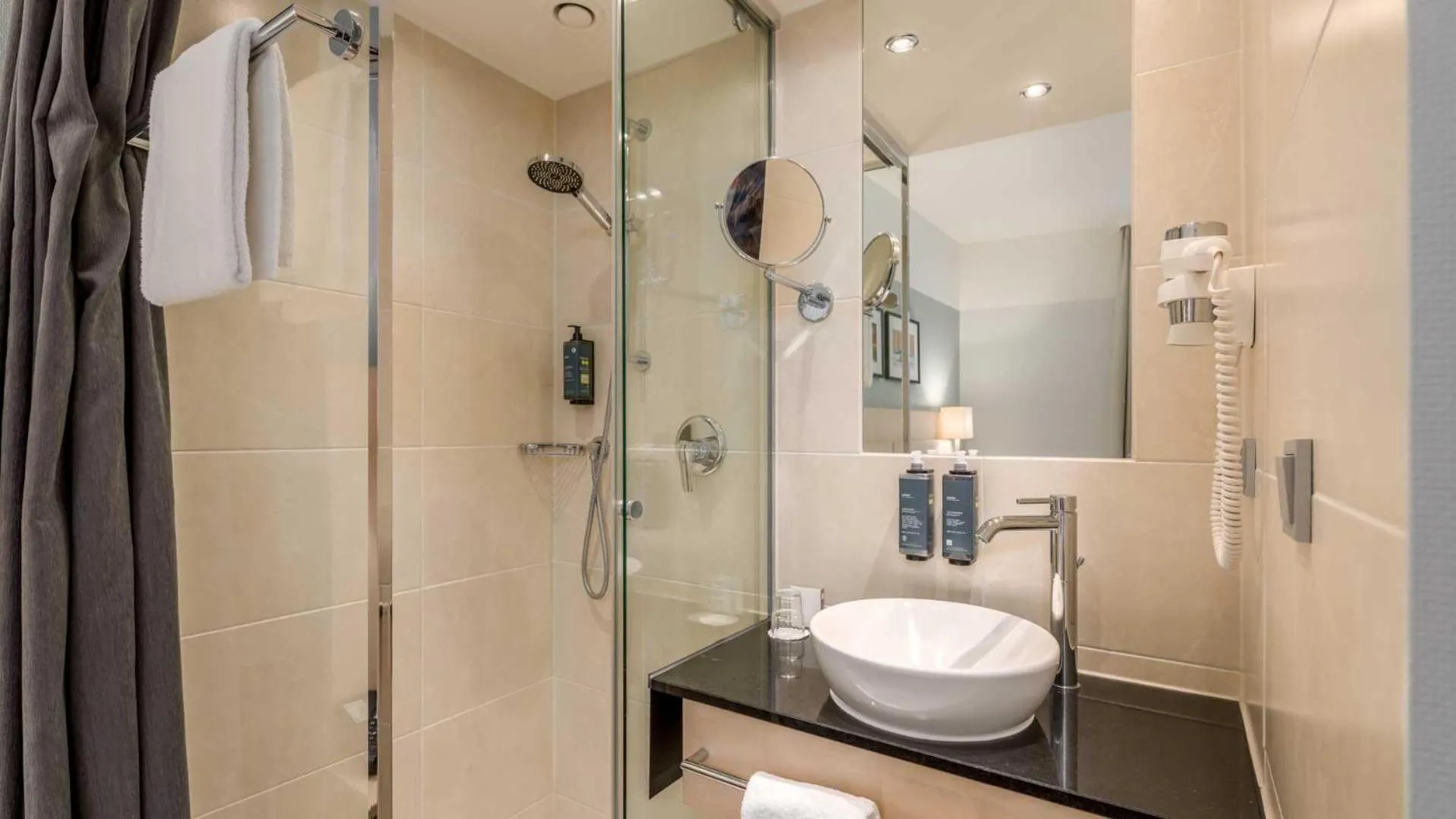 Shower in Hotel Lyskirchen Köln