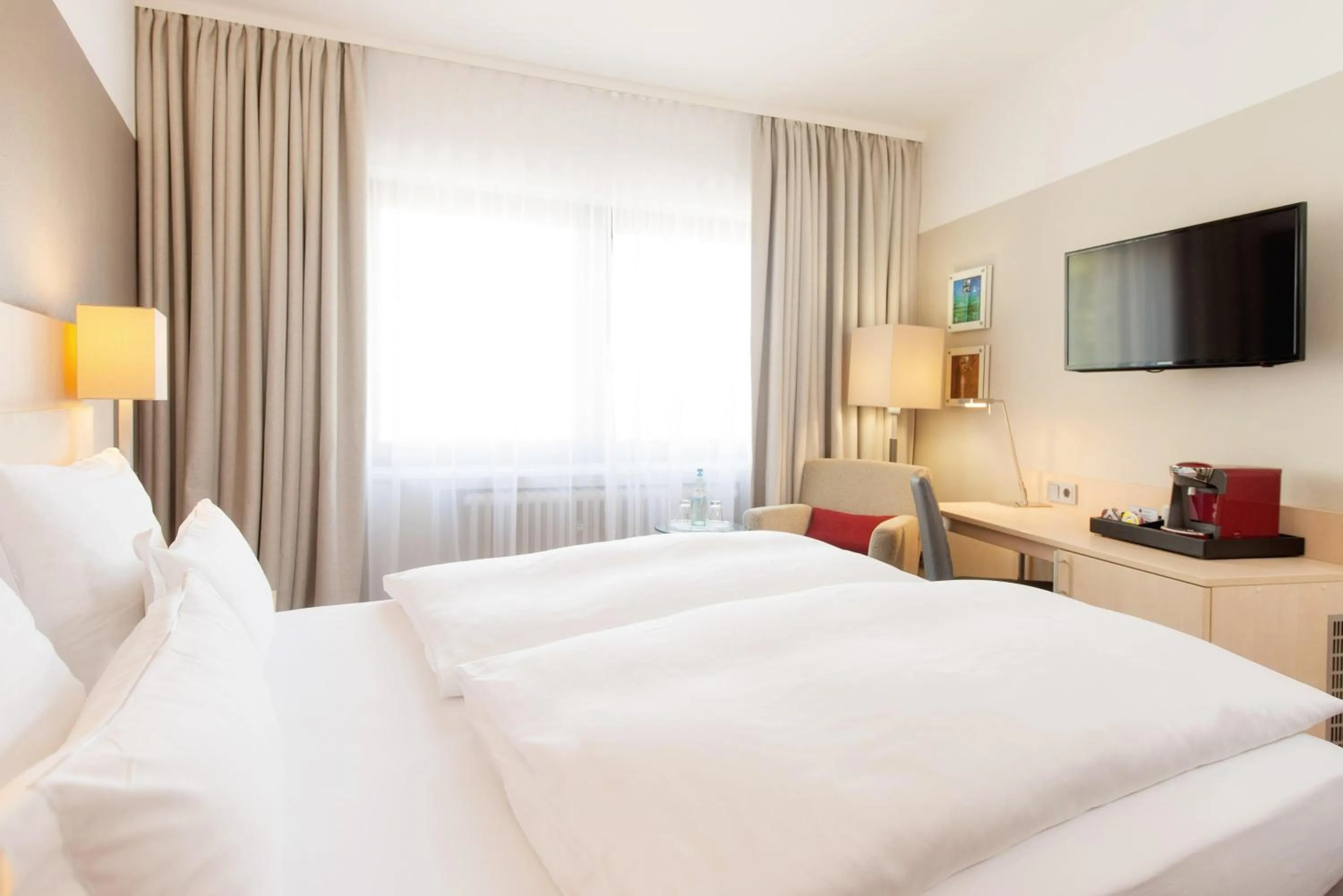 Photo of the whole room, Bed in Hotel Lyskirchen Köln