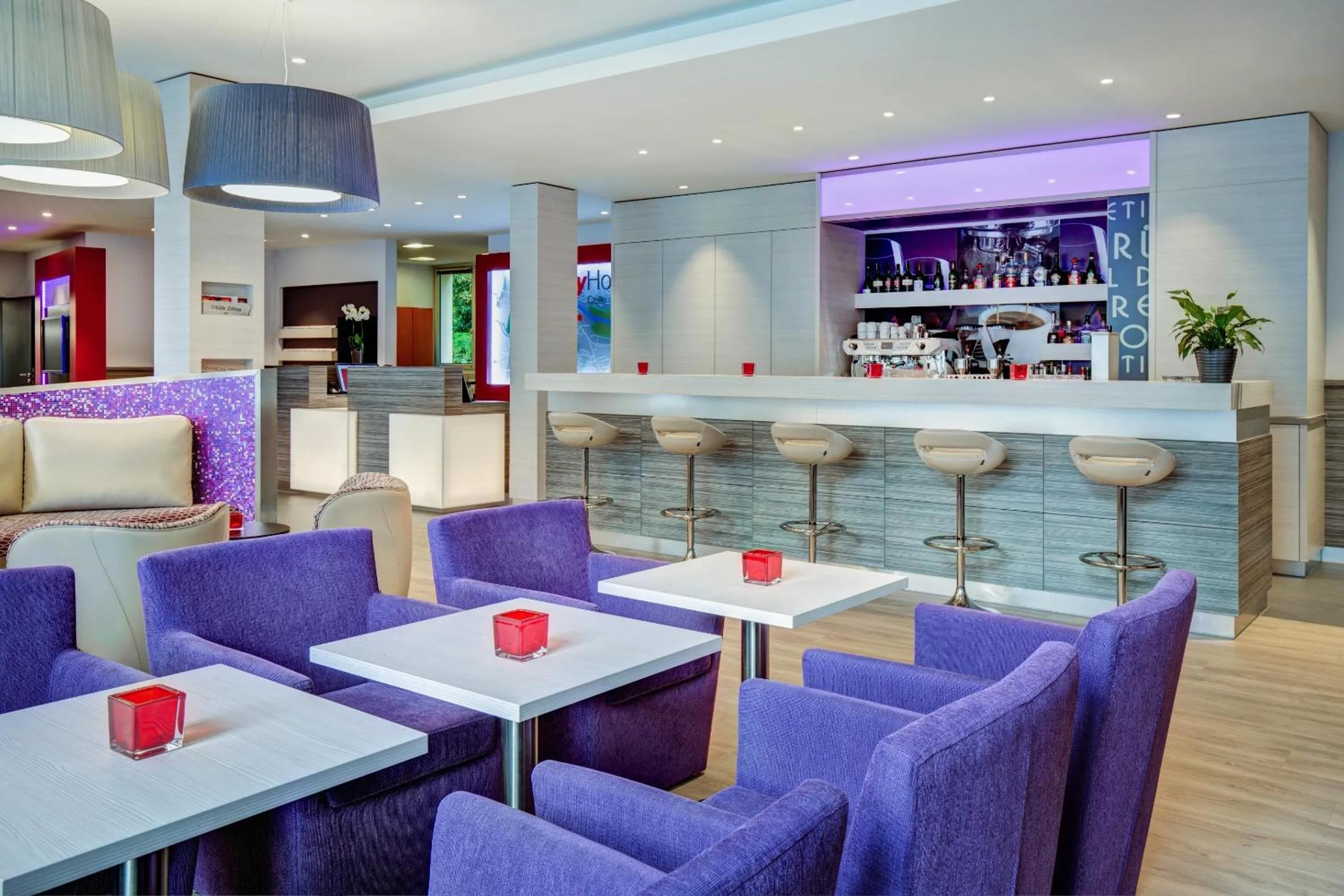Lounge or bar in IntercityHotel Celle