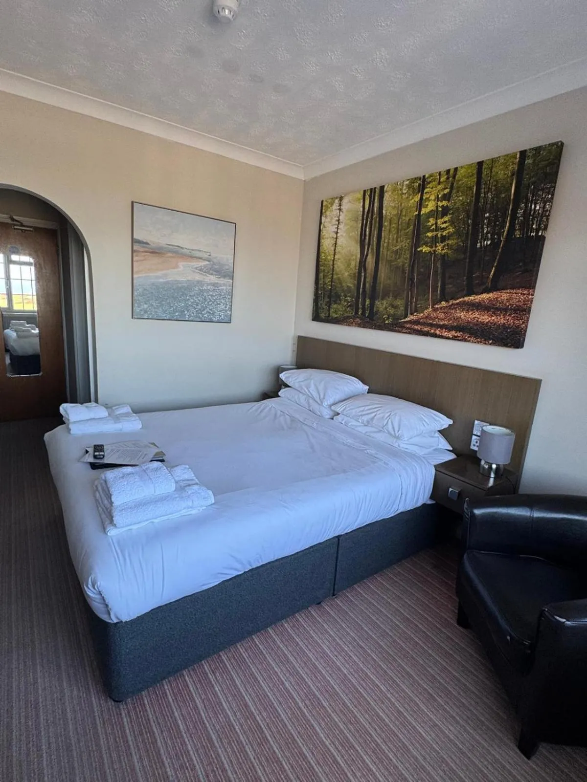 Bedroom, Bed in The Dormy House Hotel