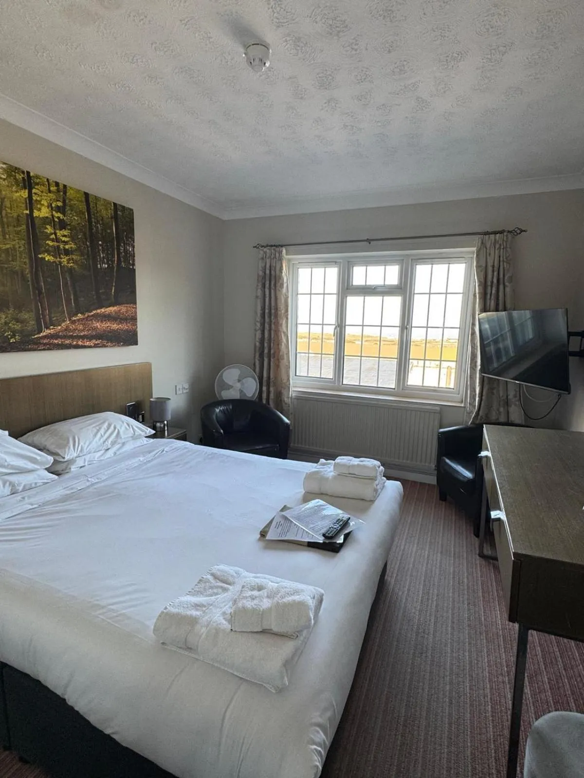 Bedroom, Bed in The Dormy House Hotel