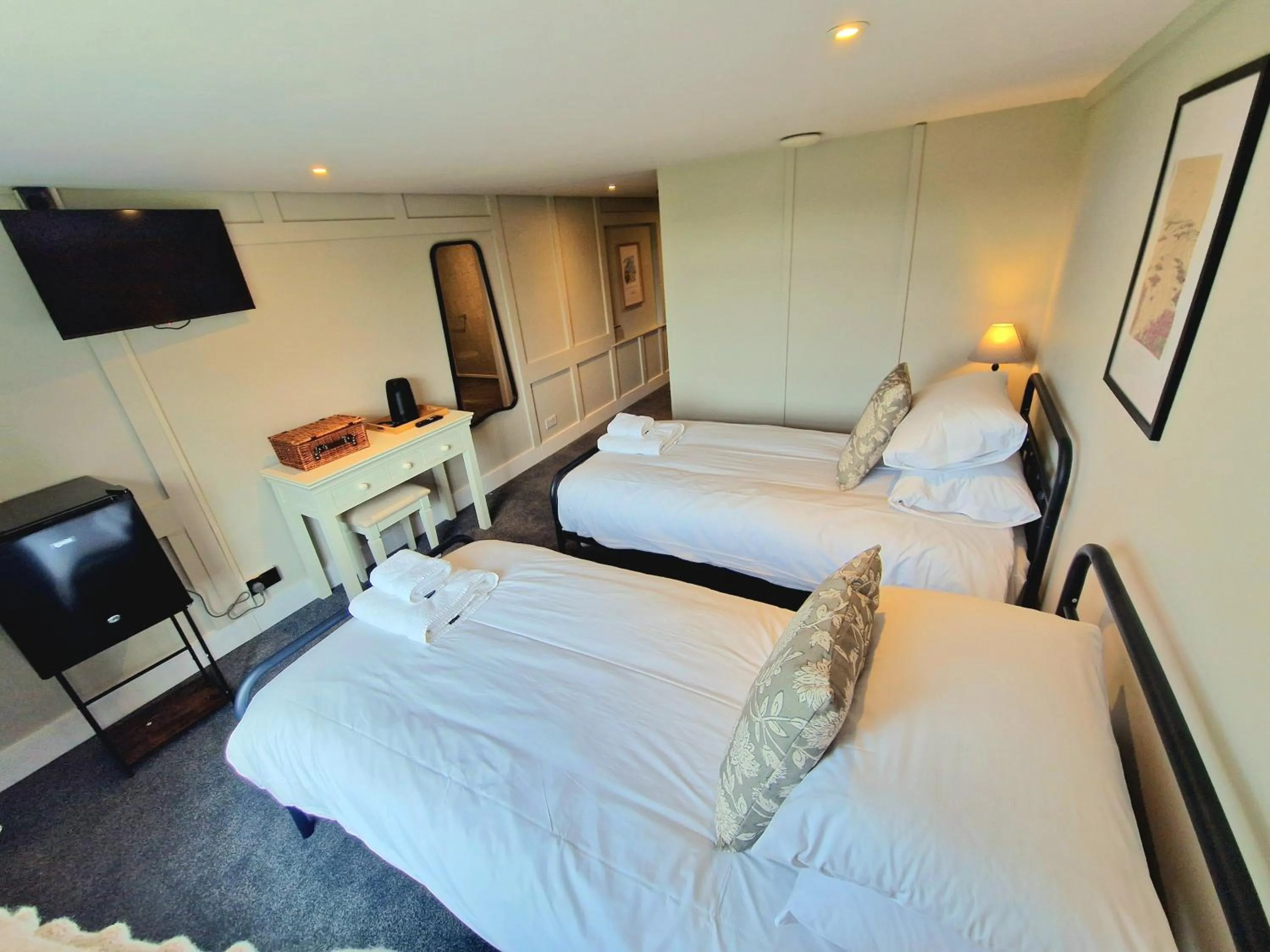 Photo of the whole room, Bed in The Dormy House Hotel