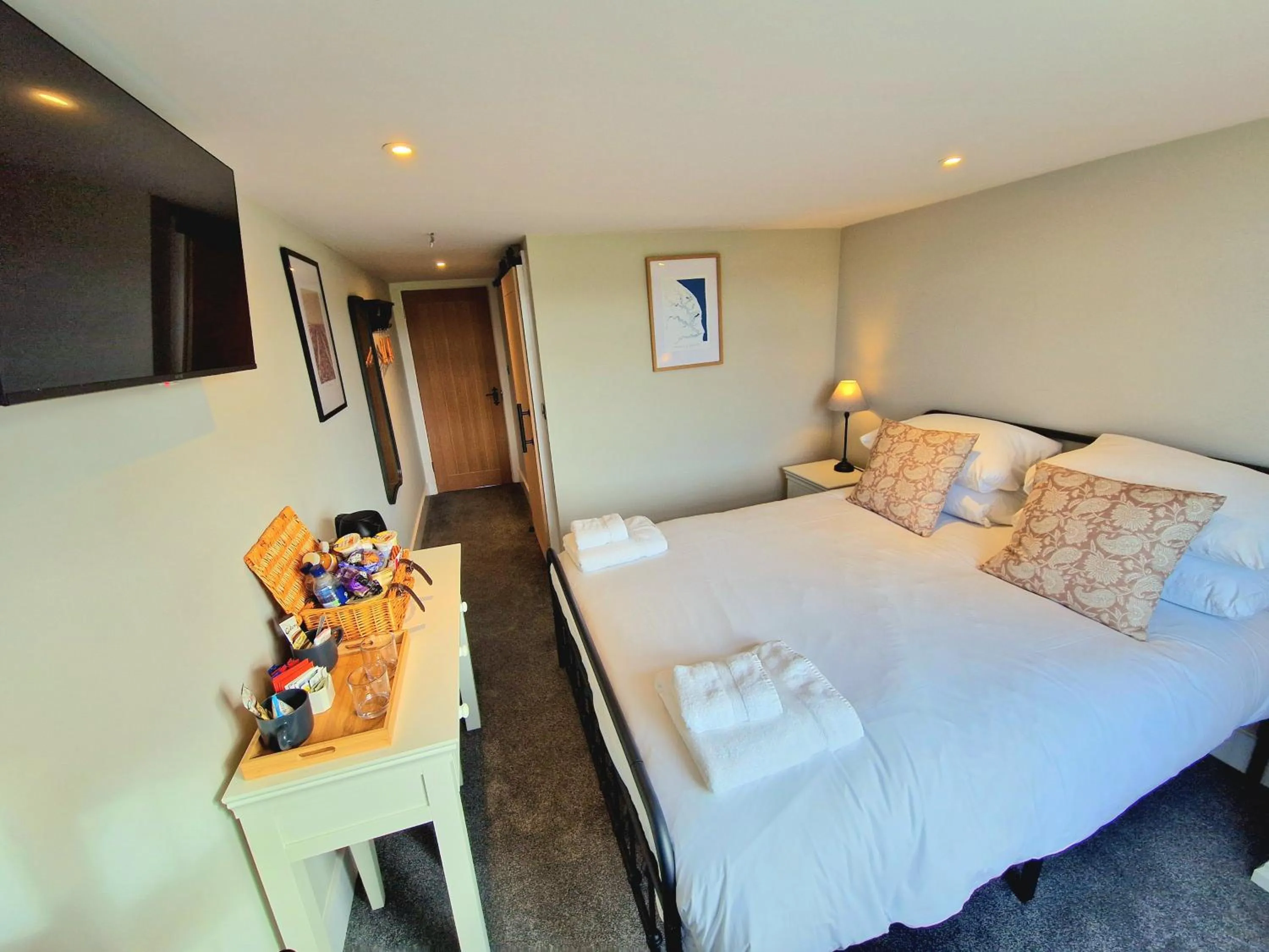 Bedroom, Bed in The Dormy House Hotel