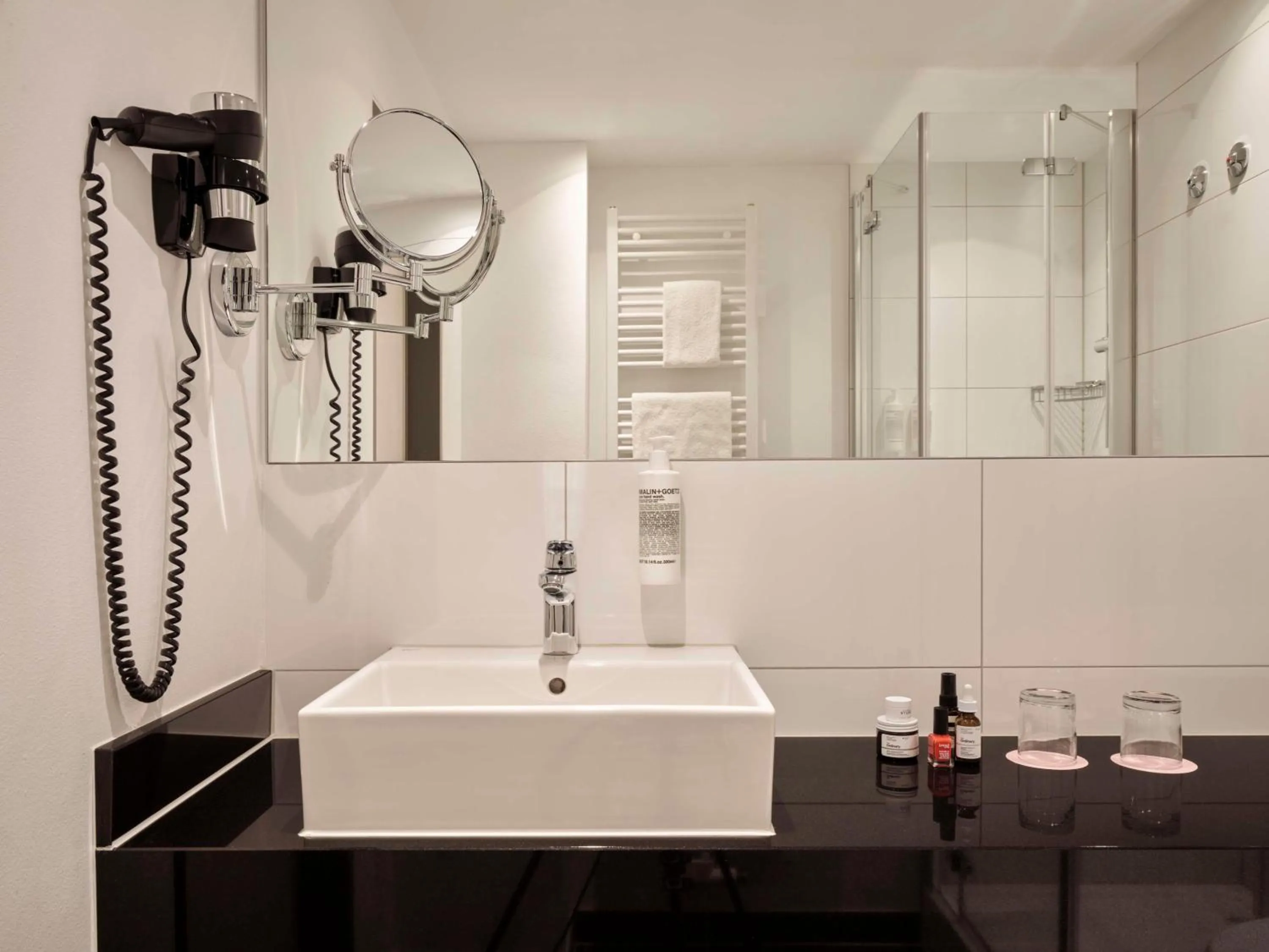 Bathroom in Flemings Hotel Wuppertal-Central