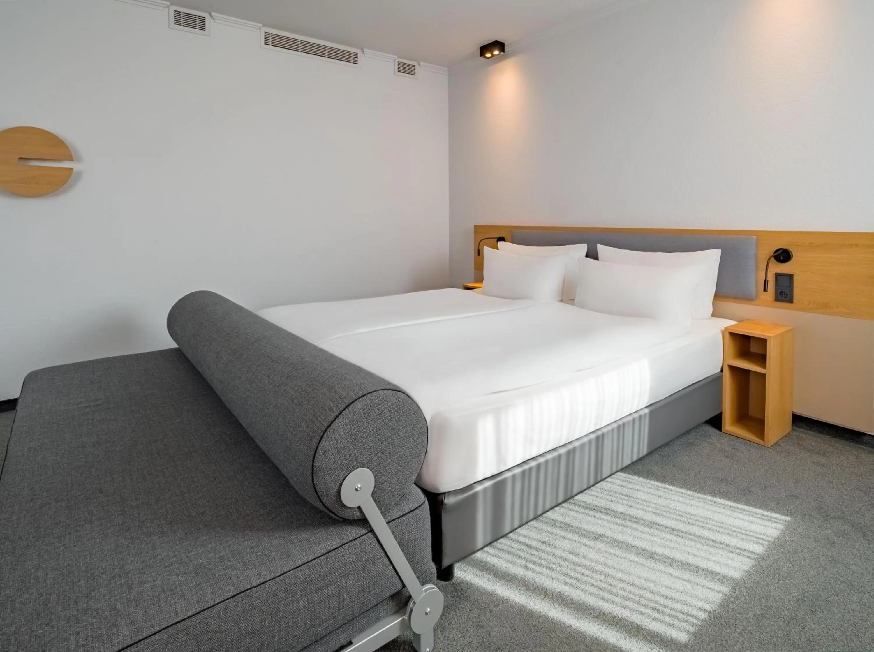 Bed in Spark by Hilton Wuppertal City Centre
