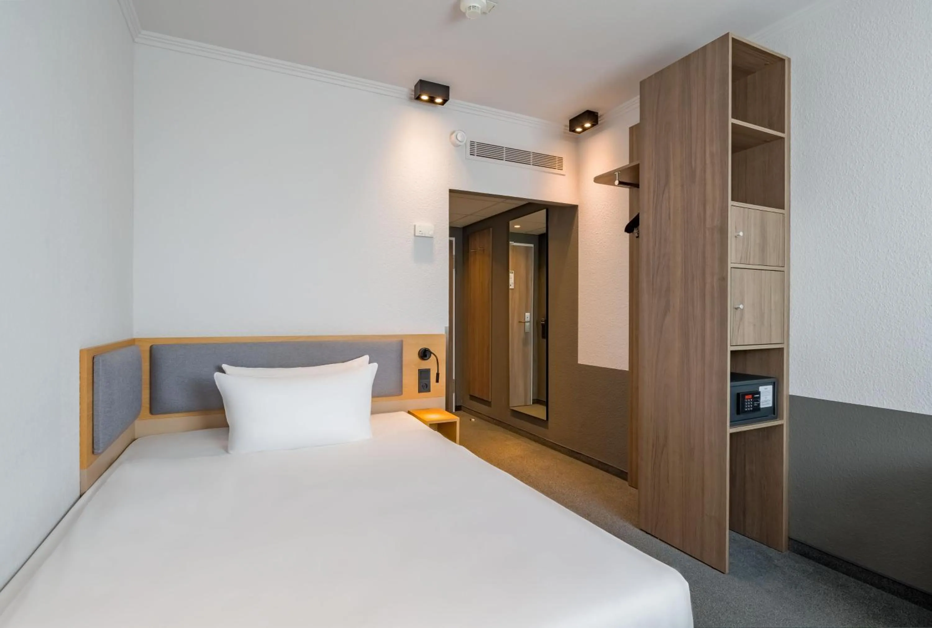 Bed in Spark by Hilton Wuppertal City Centre